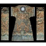 Robe de Cour «  Chifu » brodée sur fond de tissage soie or « Kesi »Chine Dynastie Qing fin 18ème