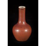Vase miniature langyao en porcelaine à glaçure monochrome sang de bœuf Chine Dynastie Qing Ht 9,5