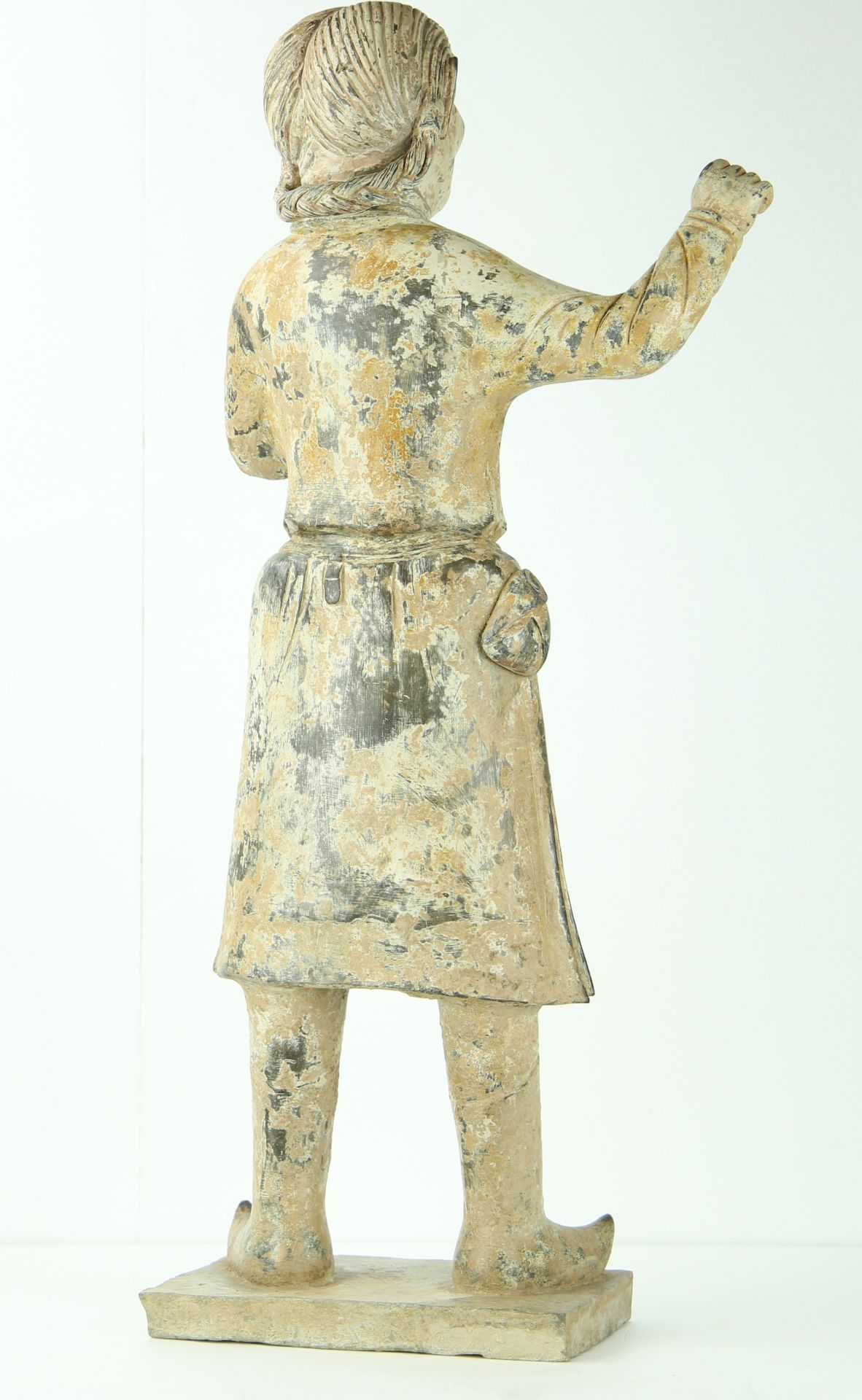 Palfrenier Perse vêtu d'une longue tunique, d'un pantalon et de bottines, faisant le geste de - Bild 6 aus 10