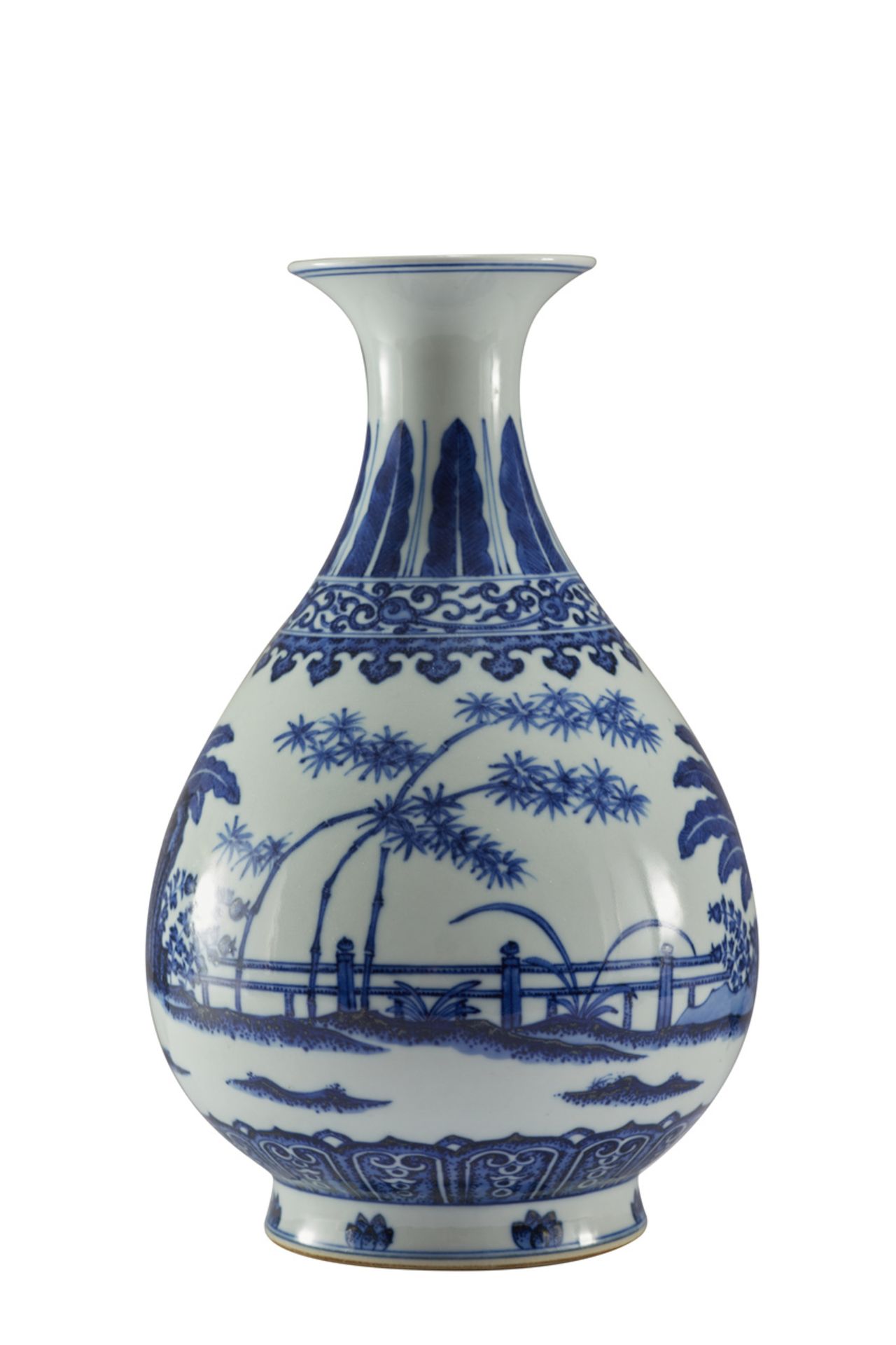 Vase « Yuhuchuping » en porcelaine blanche, décoré en bleu cobalt, sous couverte d’un jardin à - Image 3 of 4