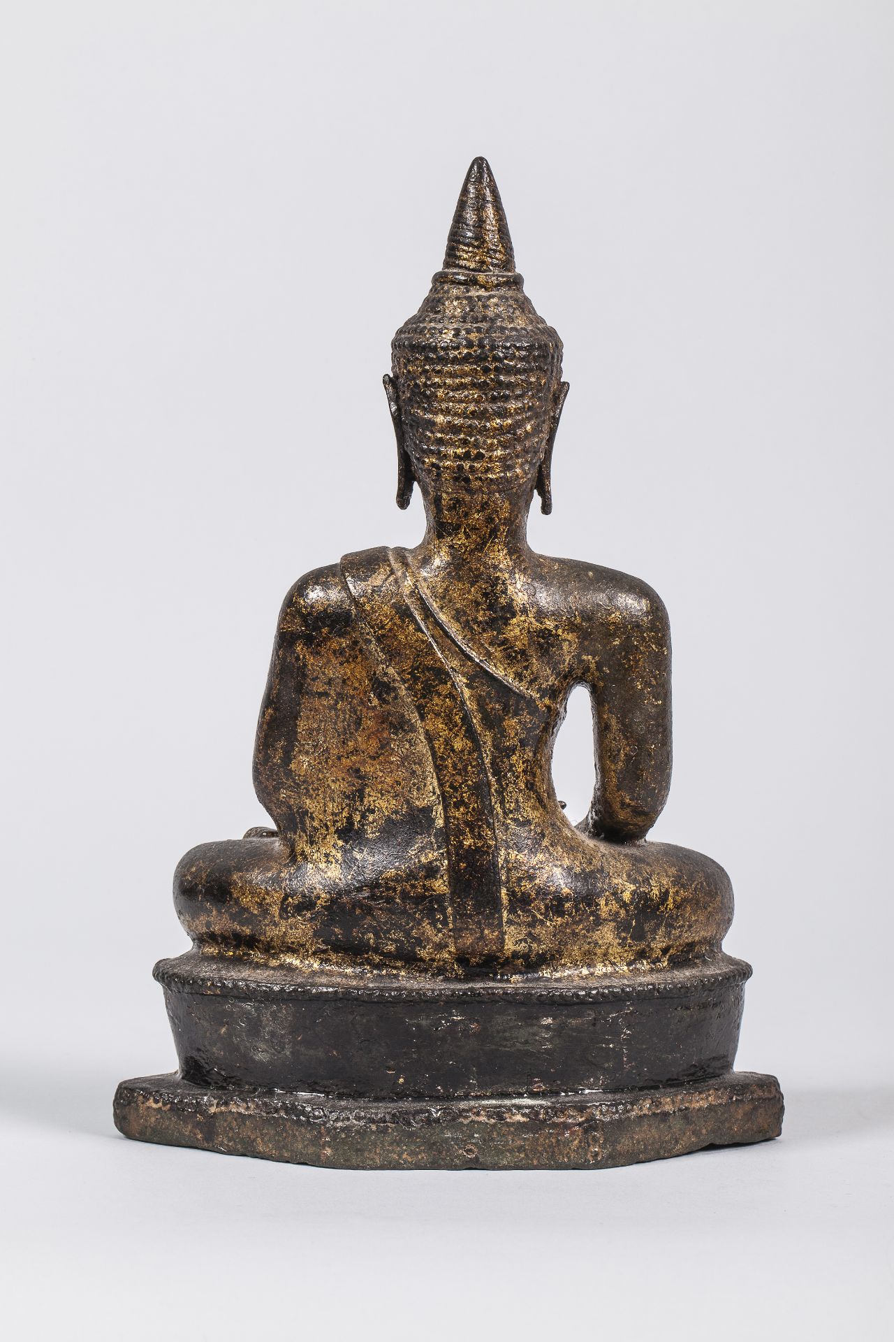 Buddha Maravijaya assis en virasana et bumishparshamudra coiffé d'un haut rasmi Bronze Laos 17 ème - Image 2 of 2