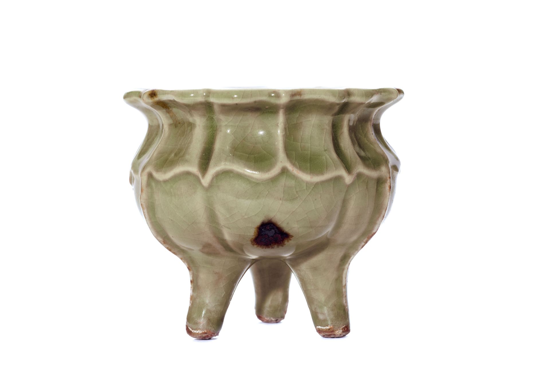 Brûle parfum tripode sur haut piètement en porcelaine du longquan à décor de godrons à la partie - Bild 2 aus 6