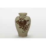 Vase « Cizhu » à épaulement renflé et col à anneau en fin grès porcelaineux à couverte beige