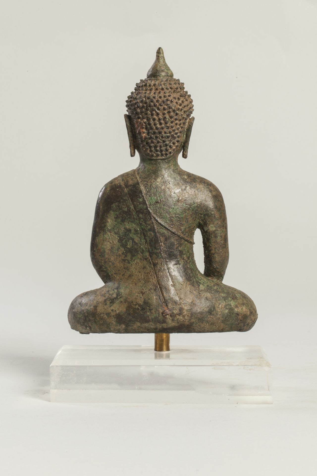 Buddha Maravijaya assis en virasana une main en bumishparshamudra coiffé de fines bouclettes - Bild 2 aus 2