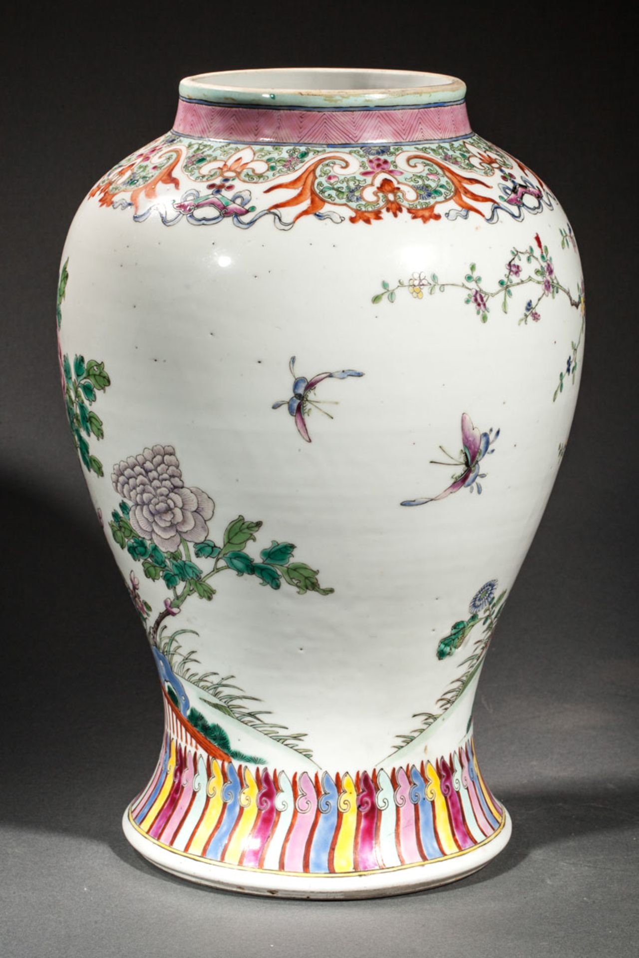 Potiche en porcelaine de la famille rose décoré en émaux polychromes sur la couverte de bosquets - Bild 2 aus 4