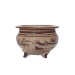 Brûle parfum Cizhu de forme Ding en grès porcelaineux à décors de paysage lacustre en brun sur