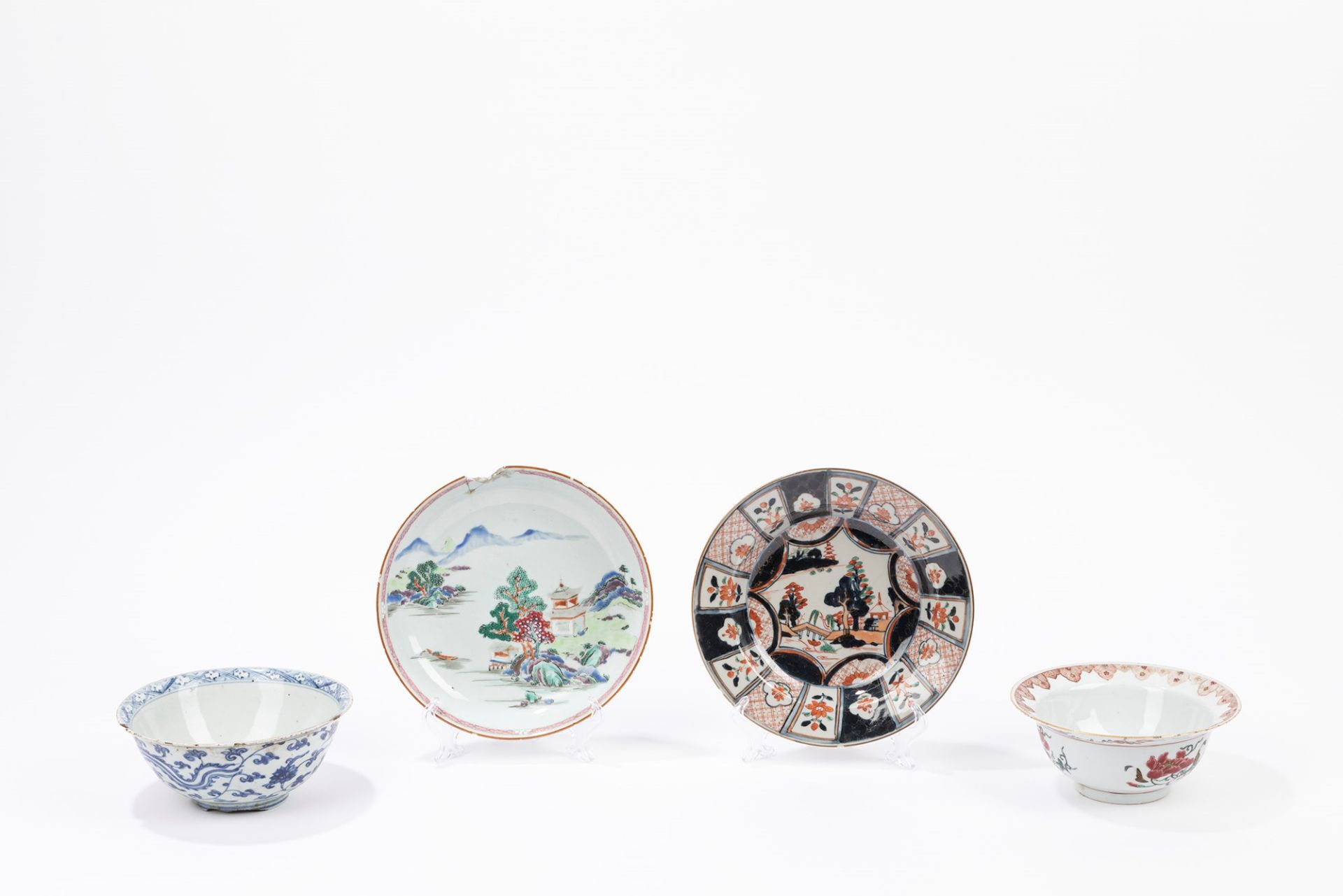 Two plates and two bowls. China, 18th/19th century (defects)