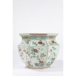 A large Chinese famille rose porcelain jardiniere. China, 19th century