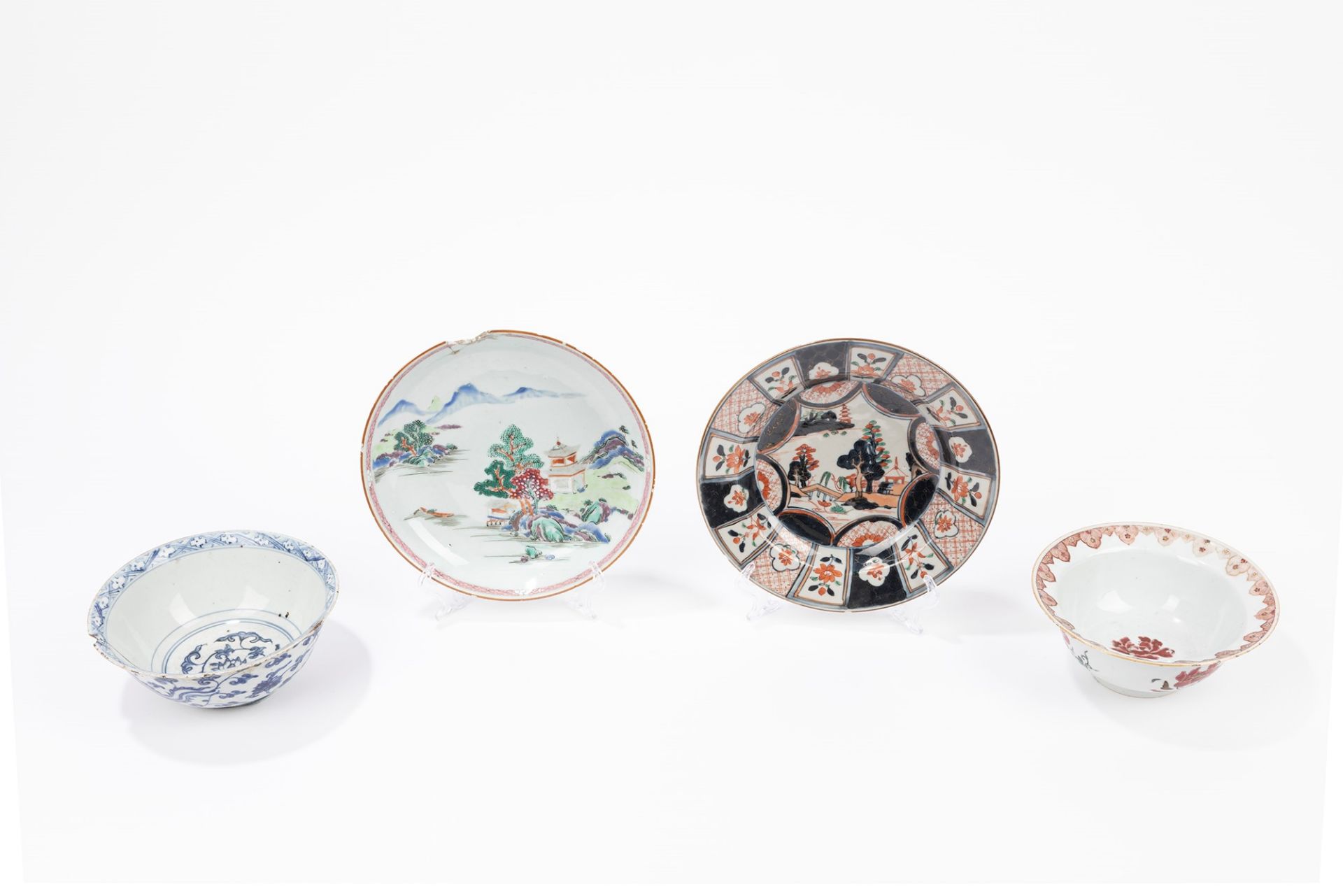 Two plates and two bowls. China, 18th/19th century (defects) - Bild 2 aus 2