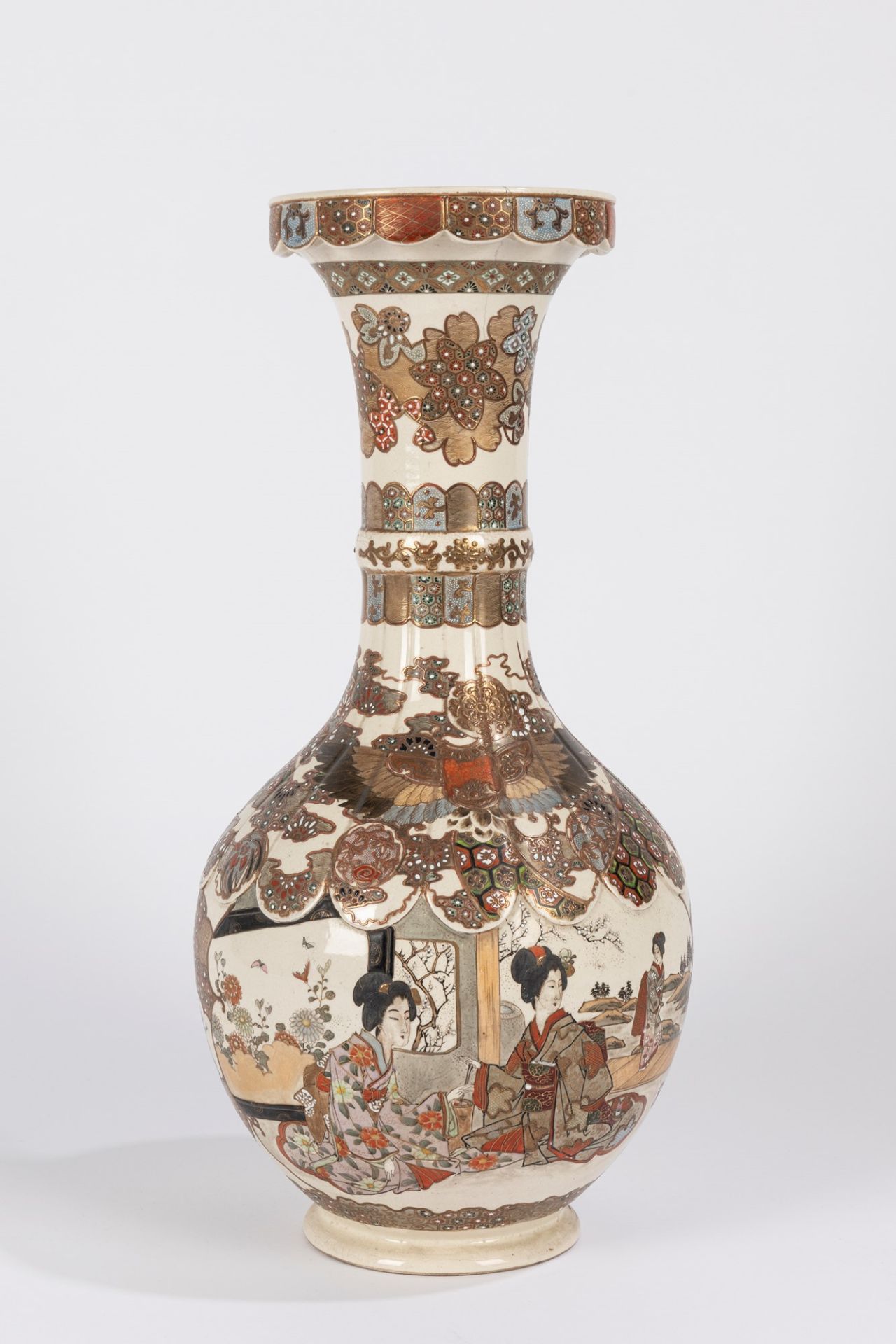 A large Satsuma vase. Japan, Meiji period (1868-1912)