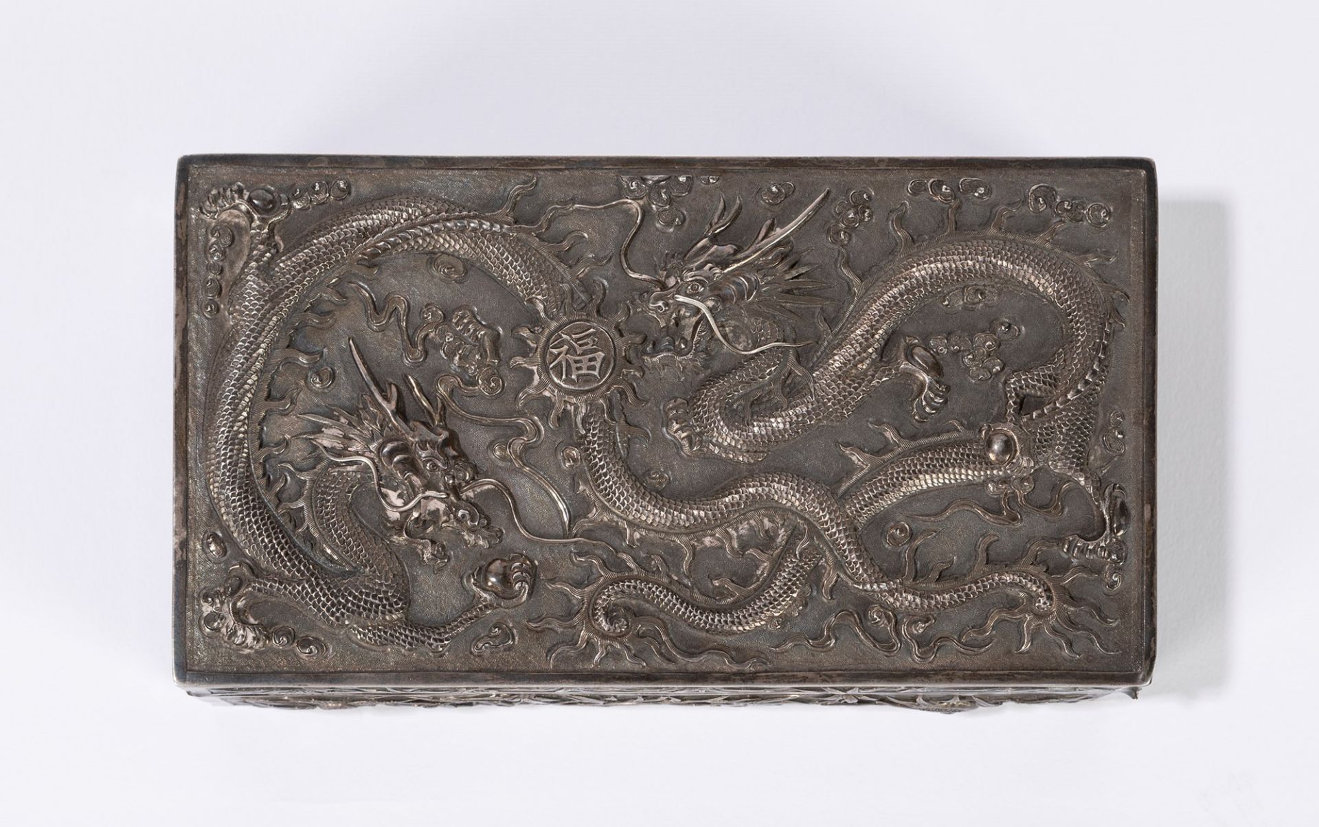 Embossed and ceselled silver box. China, Canton, second half of 19th century - Image 2 of 3
