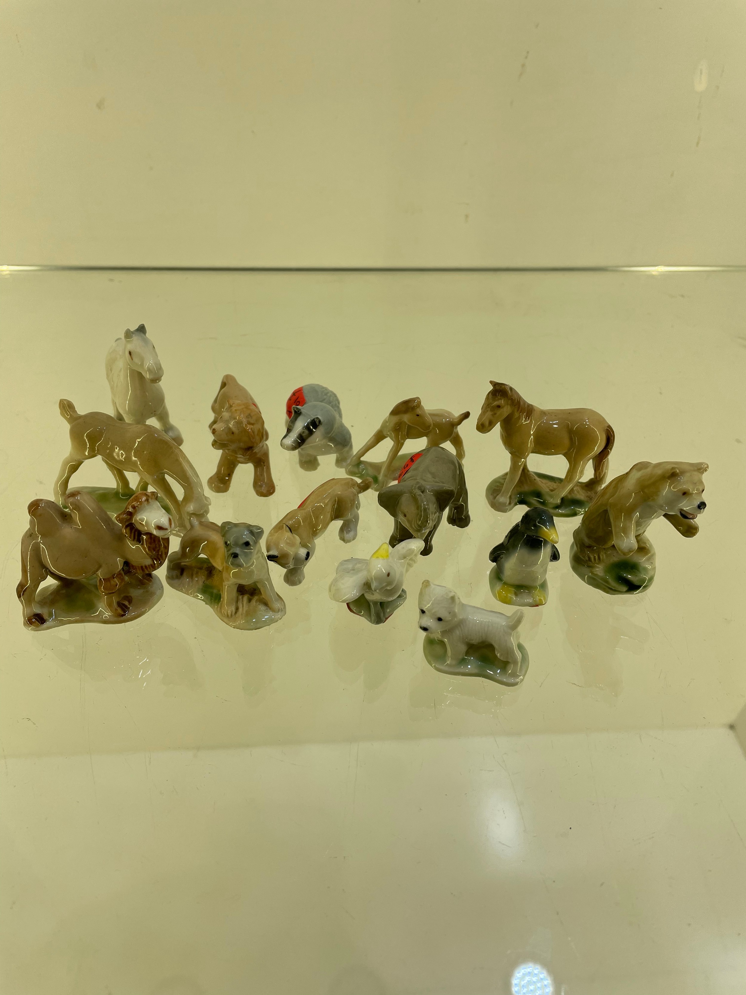 14 third generation wade figurines - Bild 2 aus 3