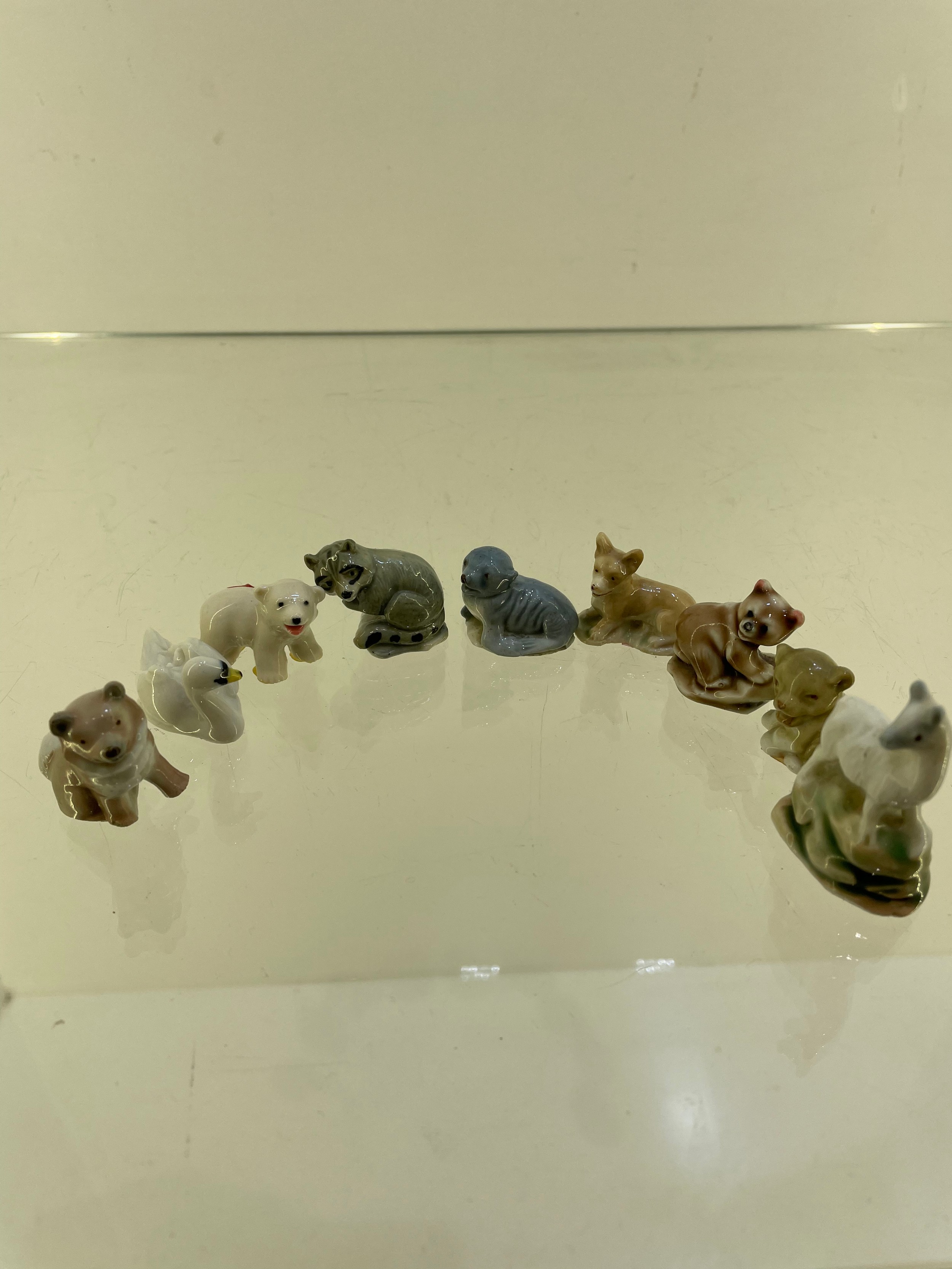 9 Third Generation Wade figurines