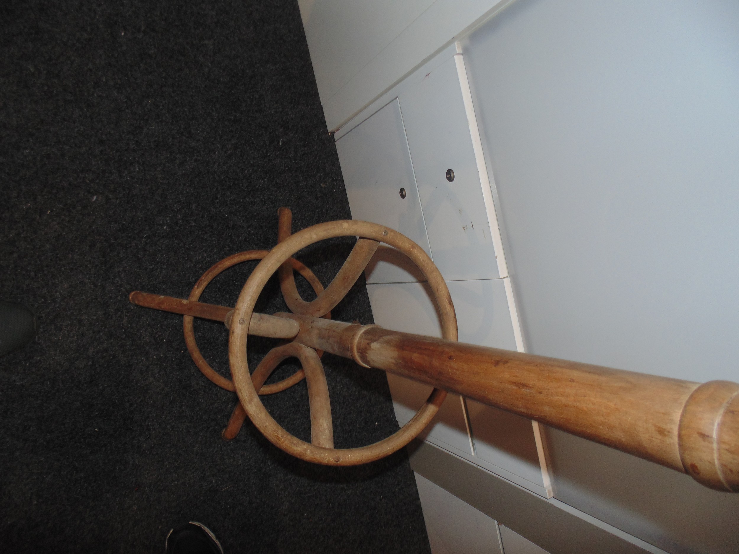 Wooden (Essex's) coat stand with 6 hooks 6ft high - Image 3 of 3