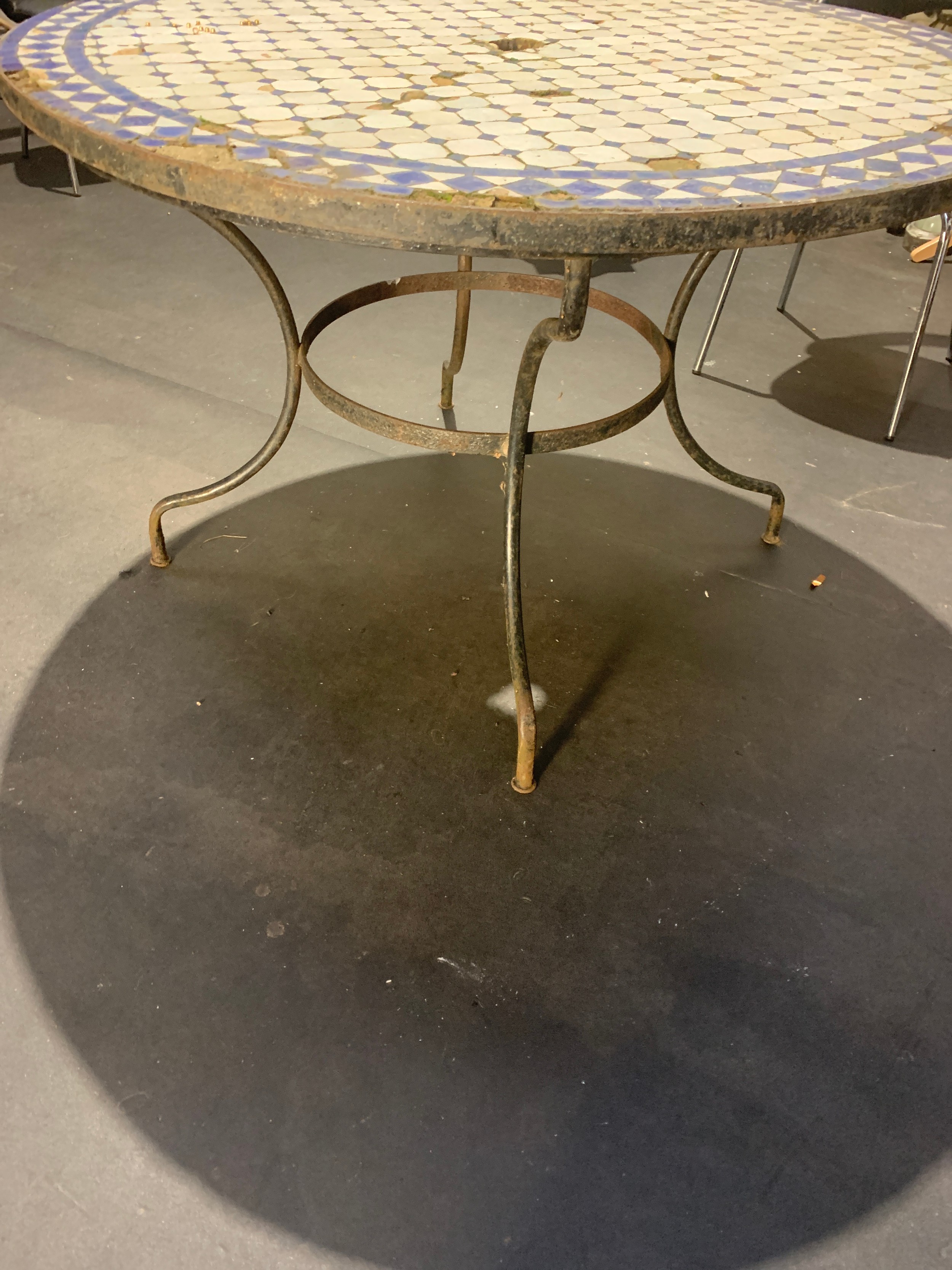 Mosaic table with metal base - Image 2 of 2