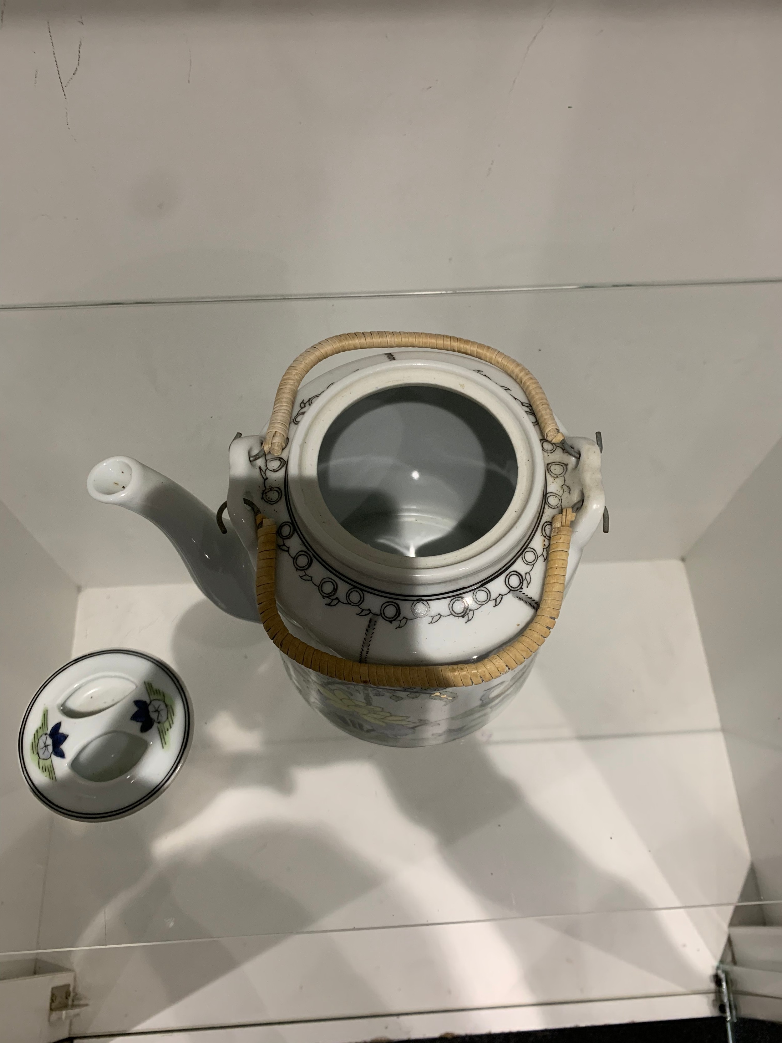 Chinease teapot with lid