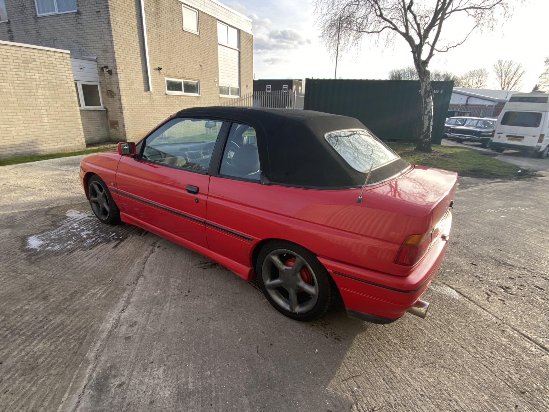 Ford Escort XR3i - Image 8 of 33