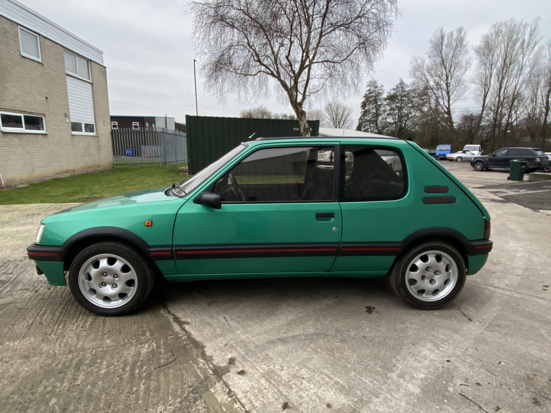 Peugeot 205 GTI - Image 8 of 33