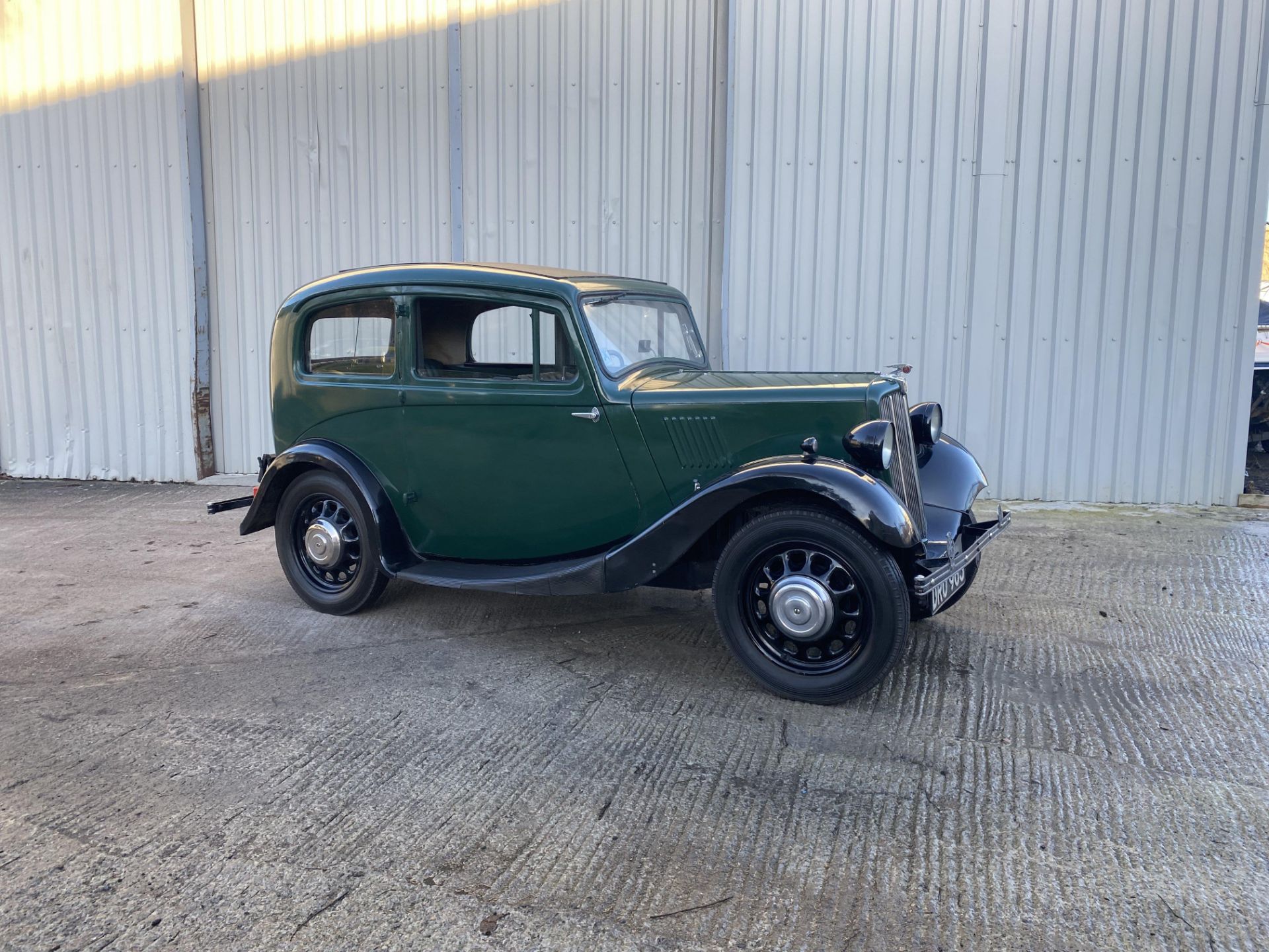 Morris Eight - Image 2 of 36