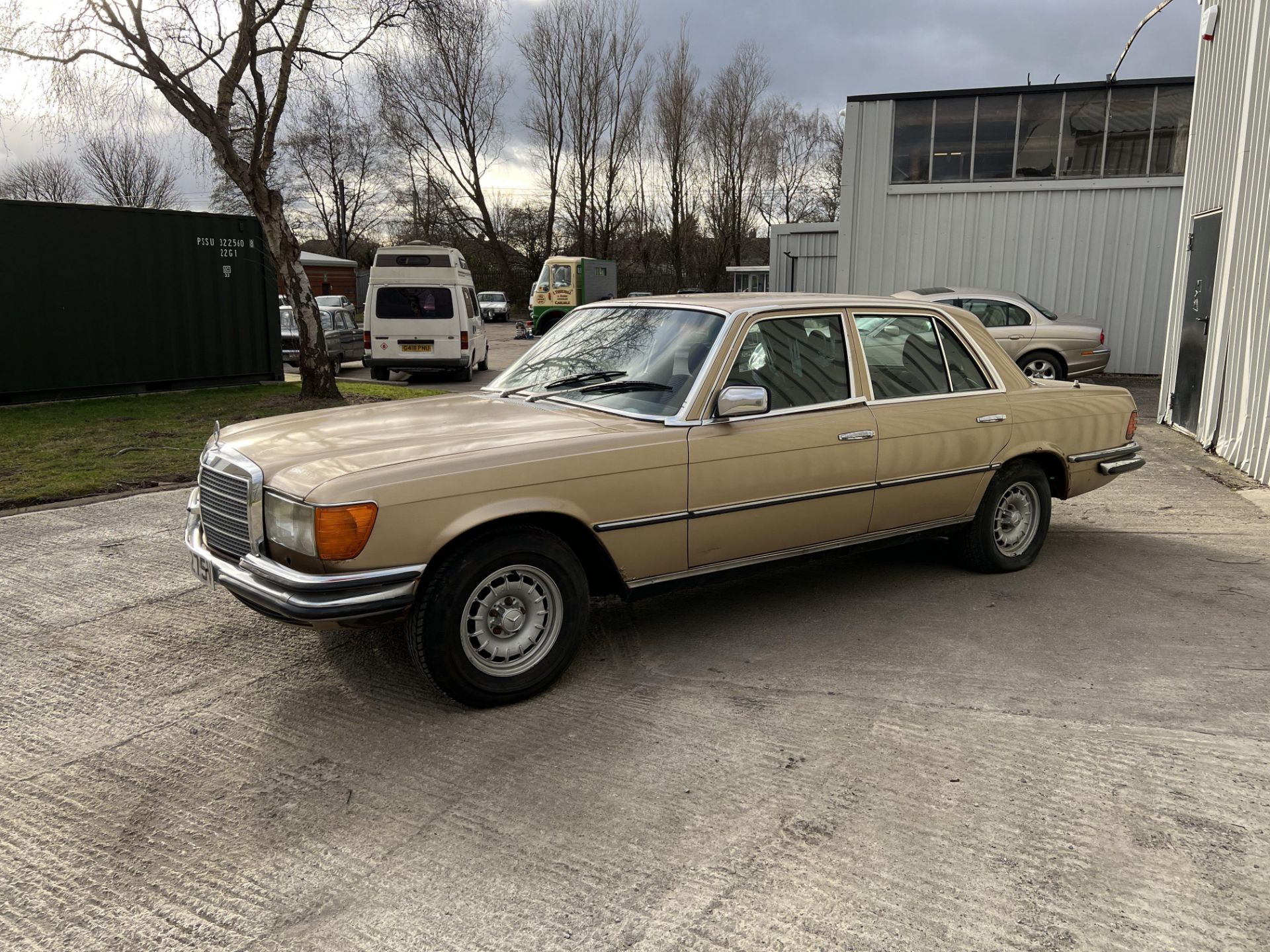 Mercedes-Benz 450SE - Image 6 of 27