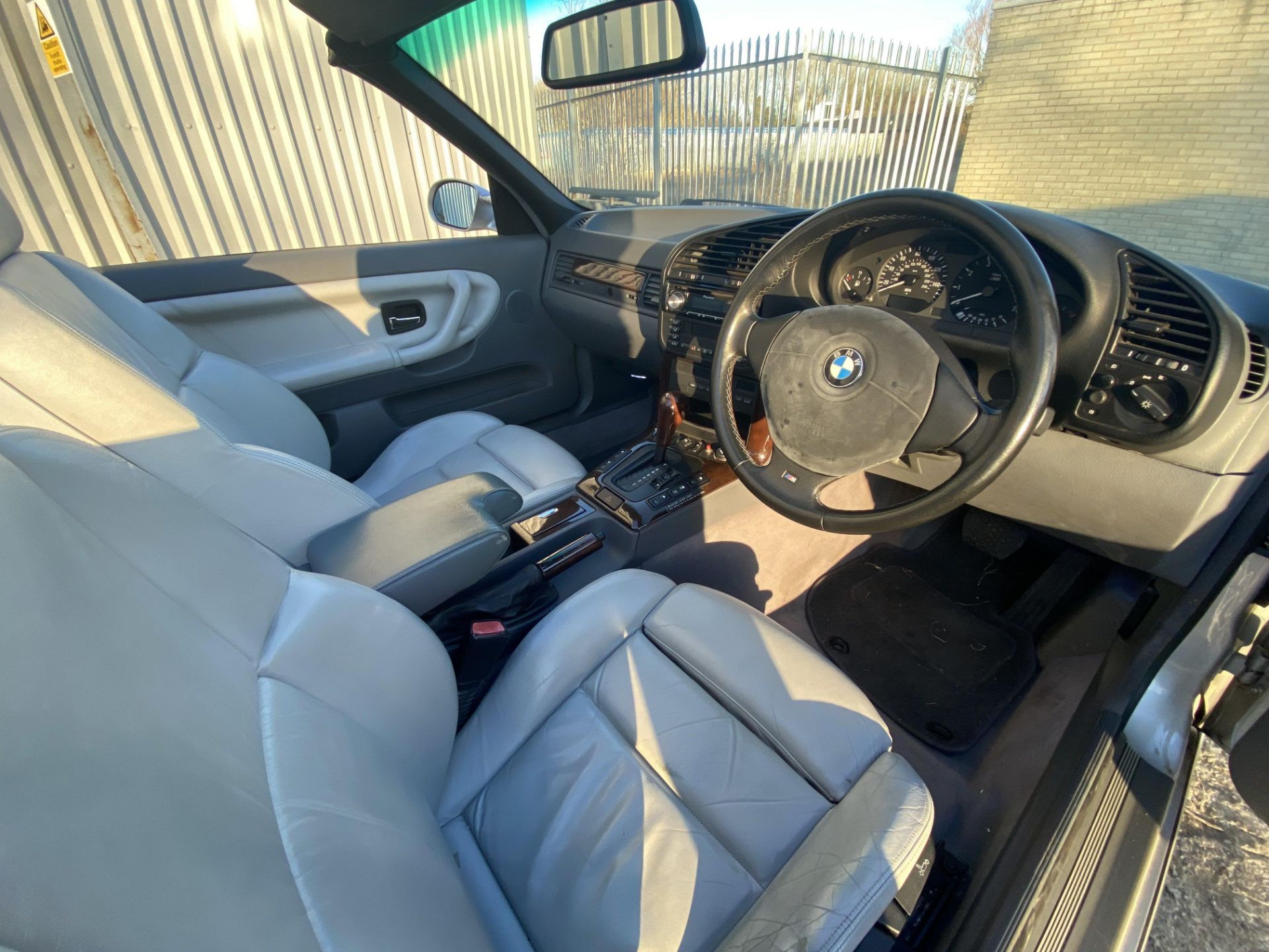 BMW 323i - Image 42 of 50