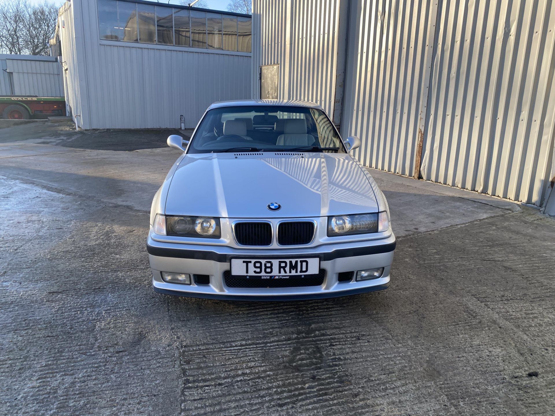 BMW 323i - Image 15 of 50
