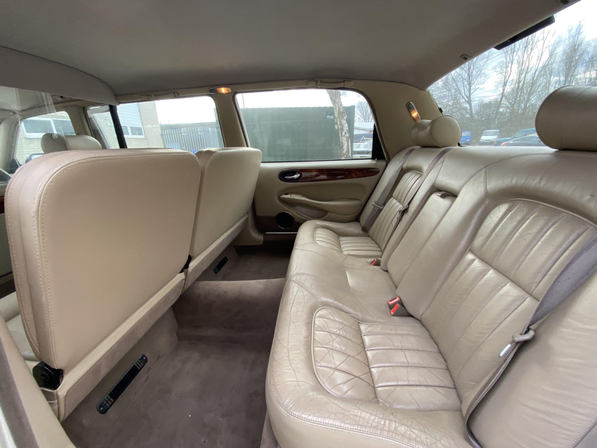 Daimler V8 6 Door Limo - Image 30 of 33