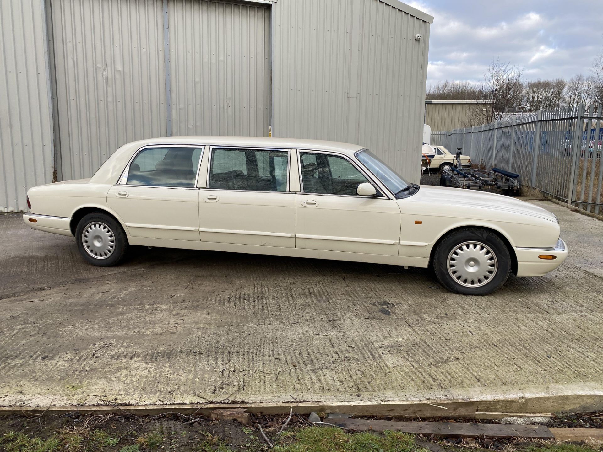 Daimler V8 6 Door Limo - Image 4 of 33