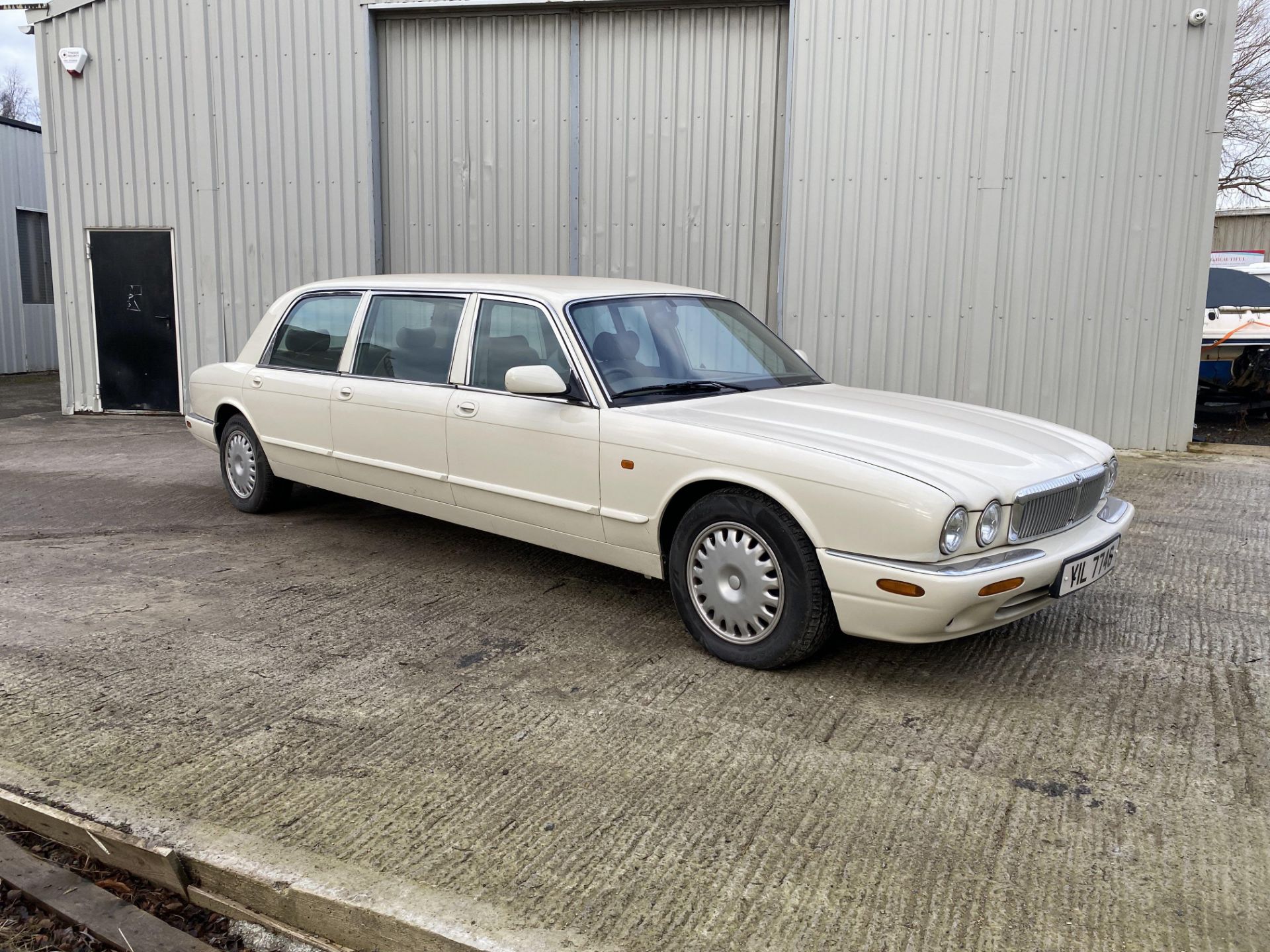 Daimler V8 6 Door Limo - Image 2 of 33