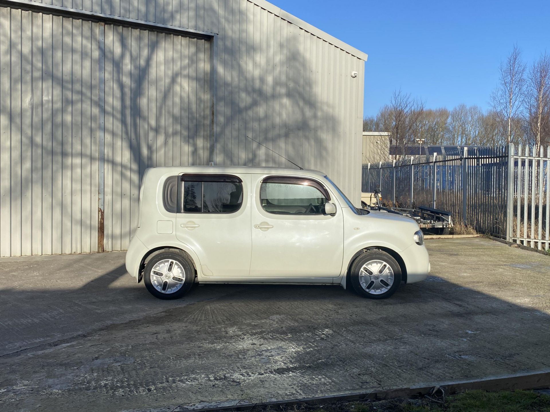 Nissan Cube - Image 2 of 33