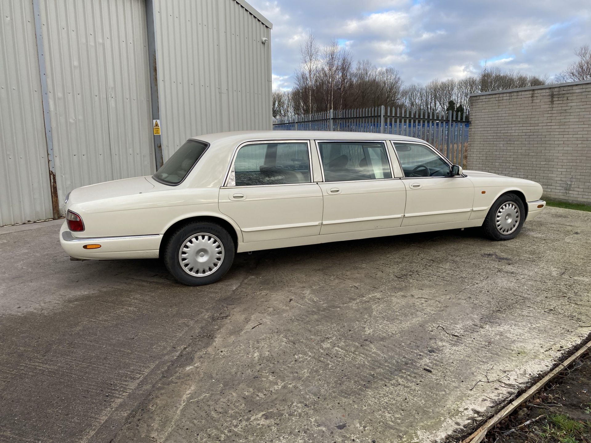 Daimler V8 6 Door Limo - Image 6 of 33