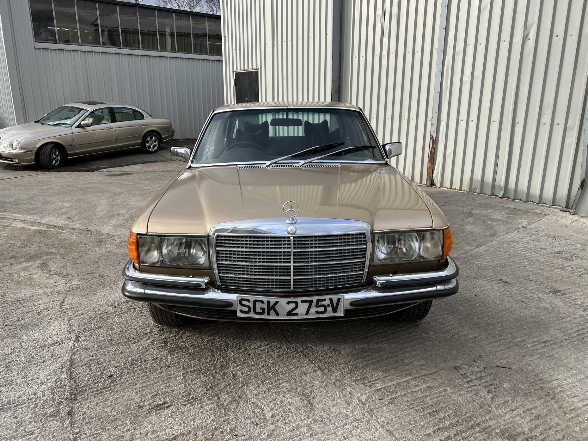 Mercedes-Benz 450SE - Image 4 of 27