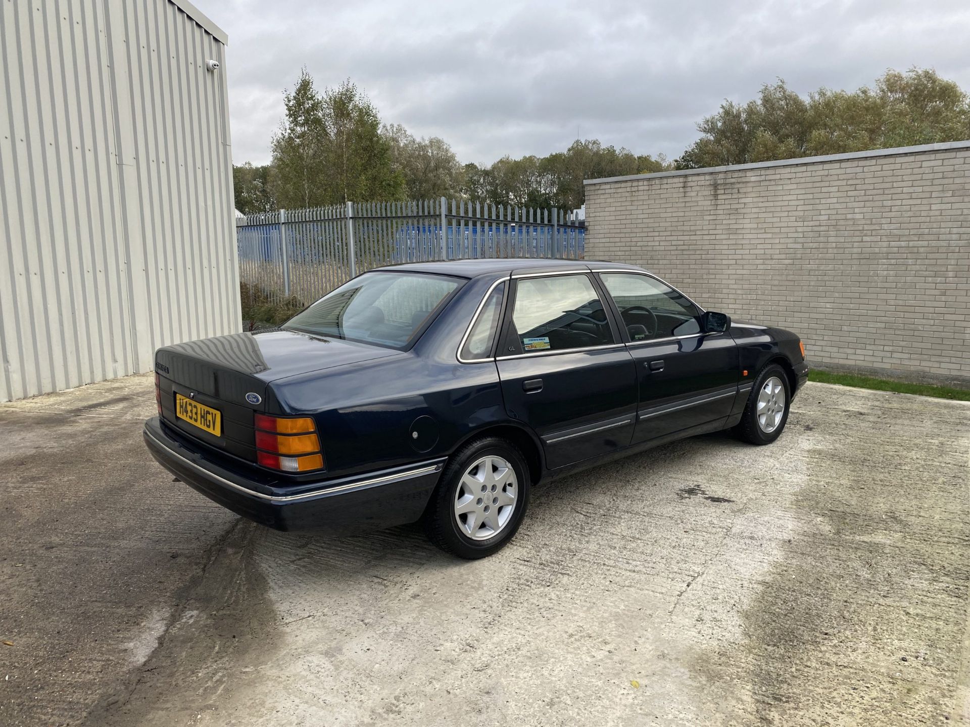 Ford Granada 2.0 GL - Image 4 of 40