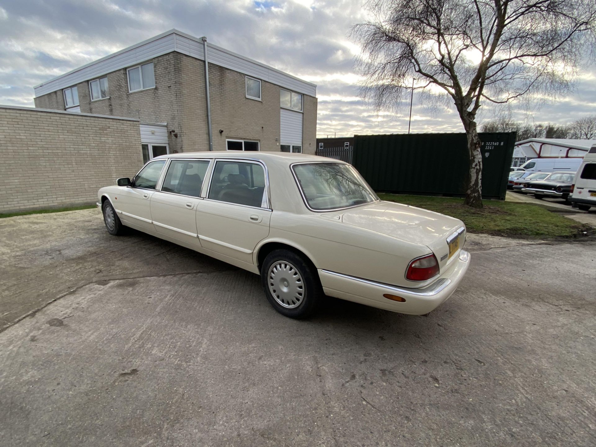 Daimler V8 6 Door Limo - Image 11 of 33