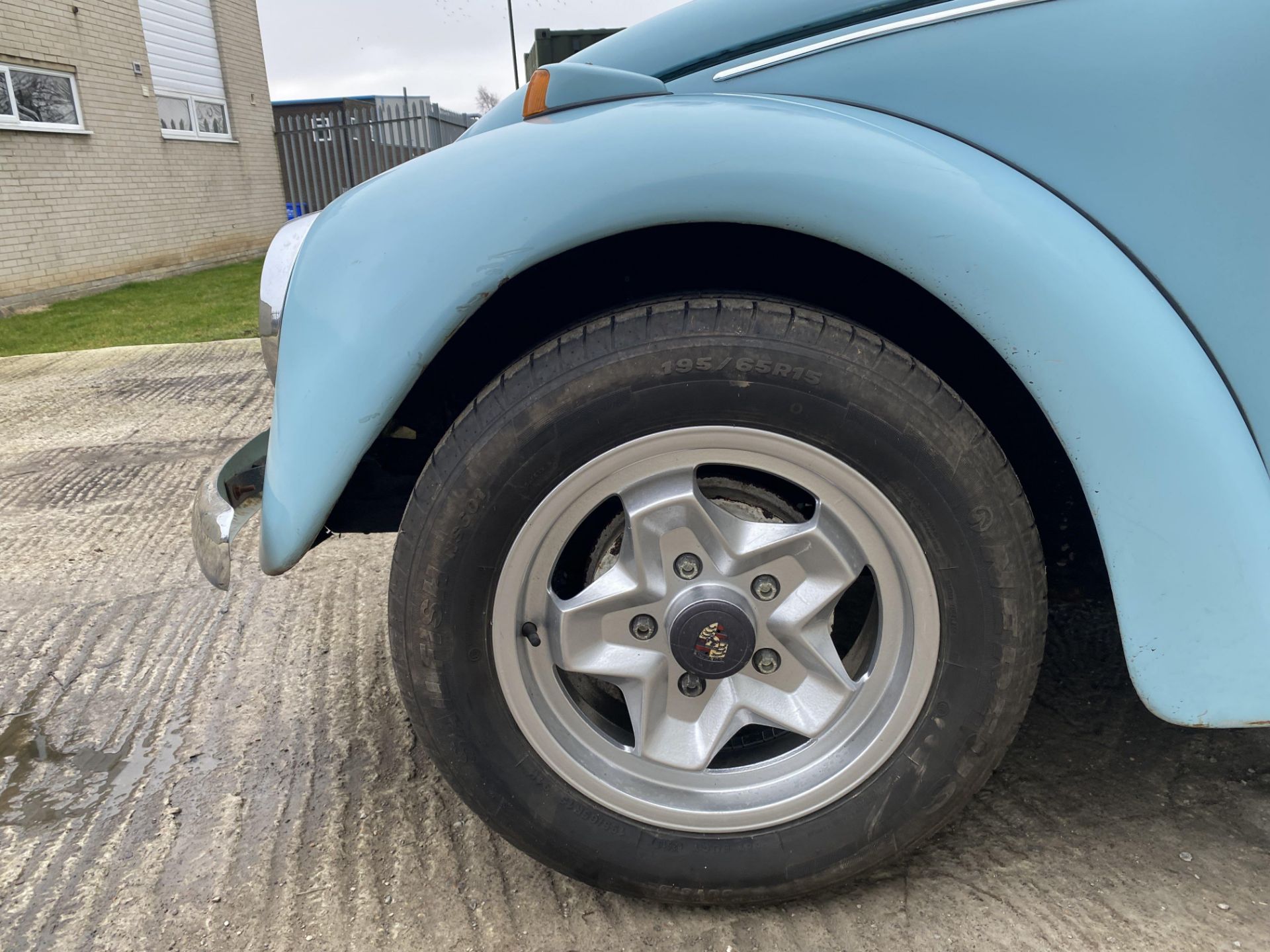 Volkswagen Beetle - Image 13 of 31