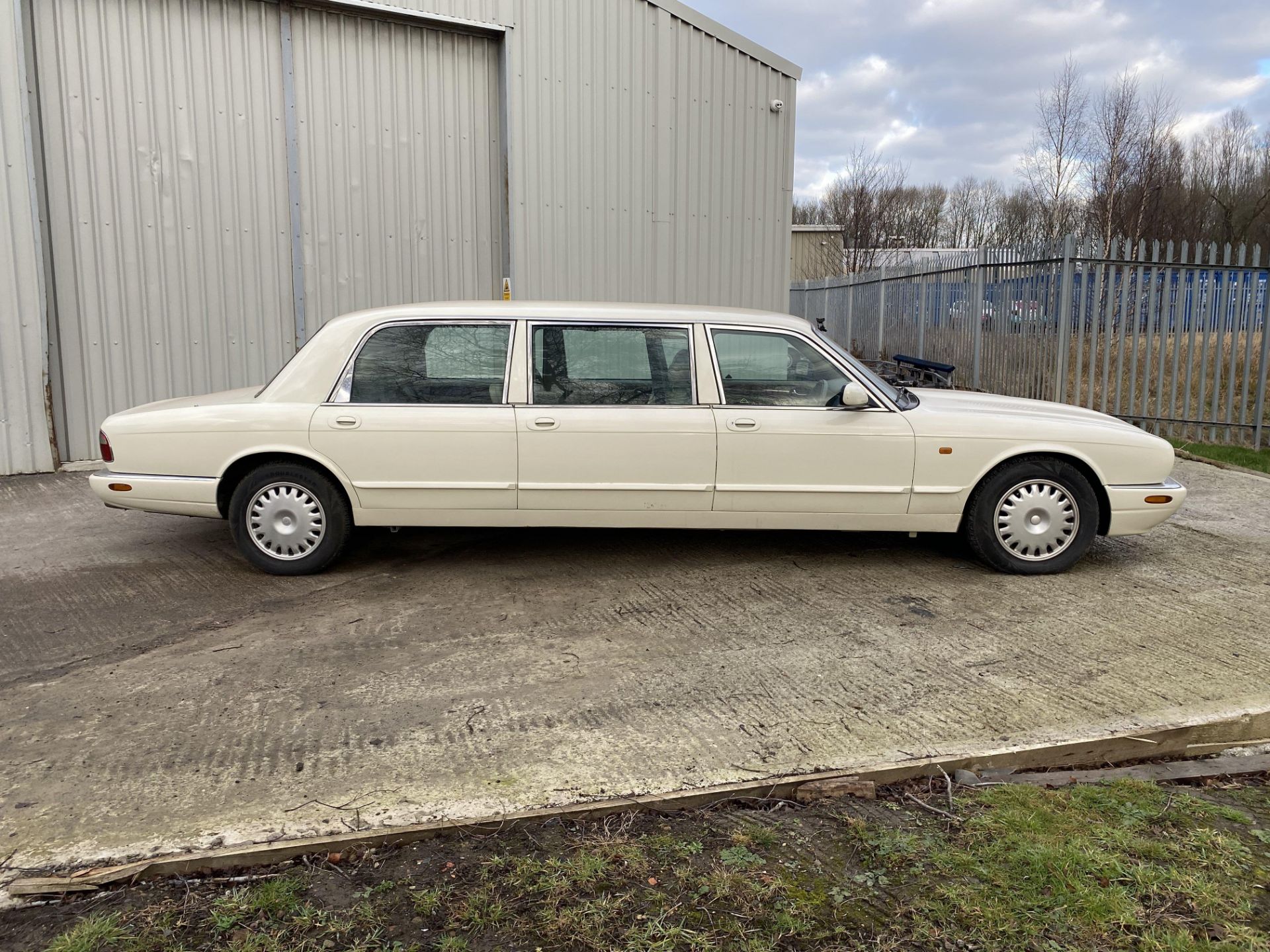 Daimler V8 6 Door Limo - Image 5 of 33