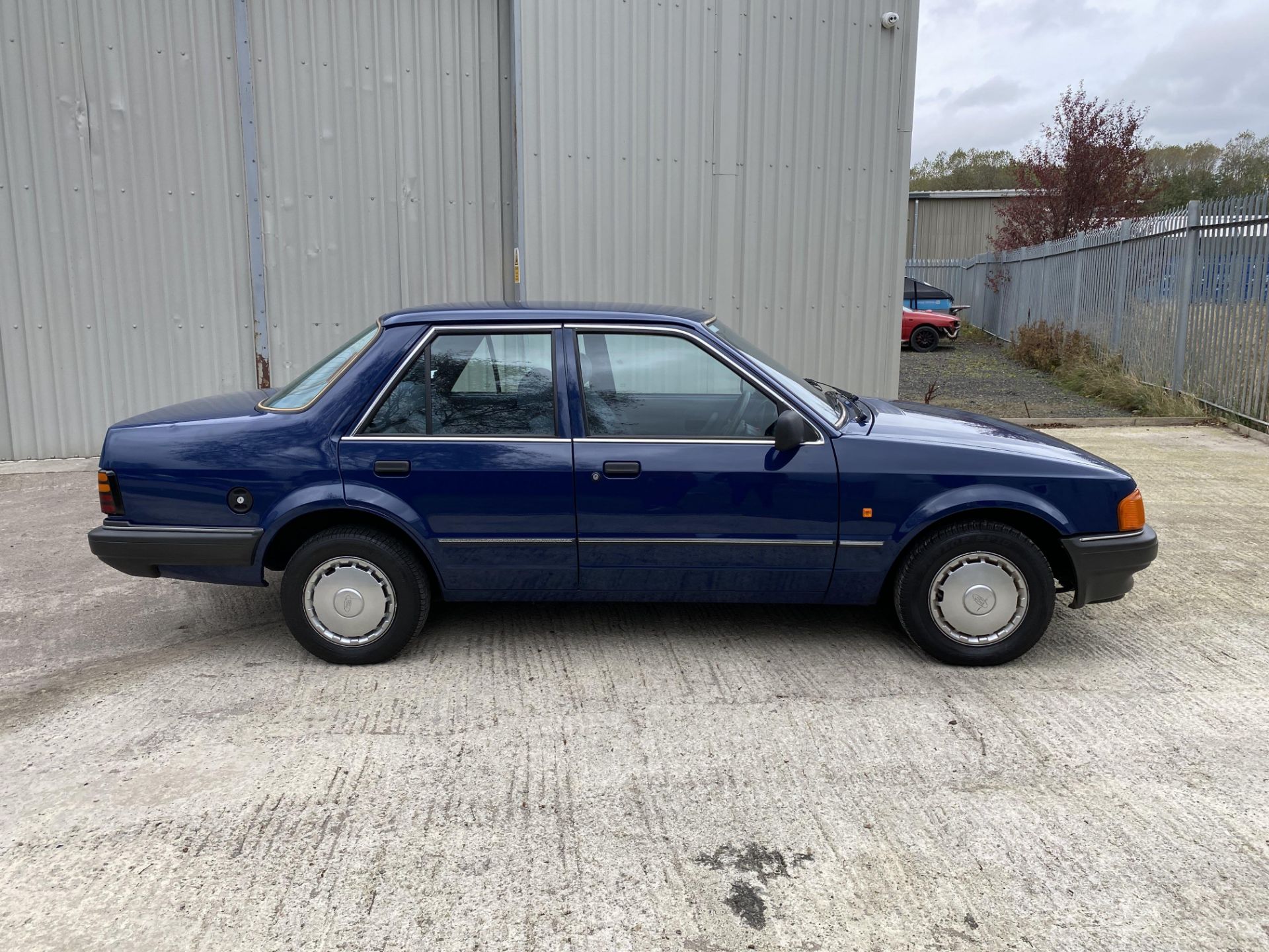 Ford Orion 1.6 GL - Image 2 of 42