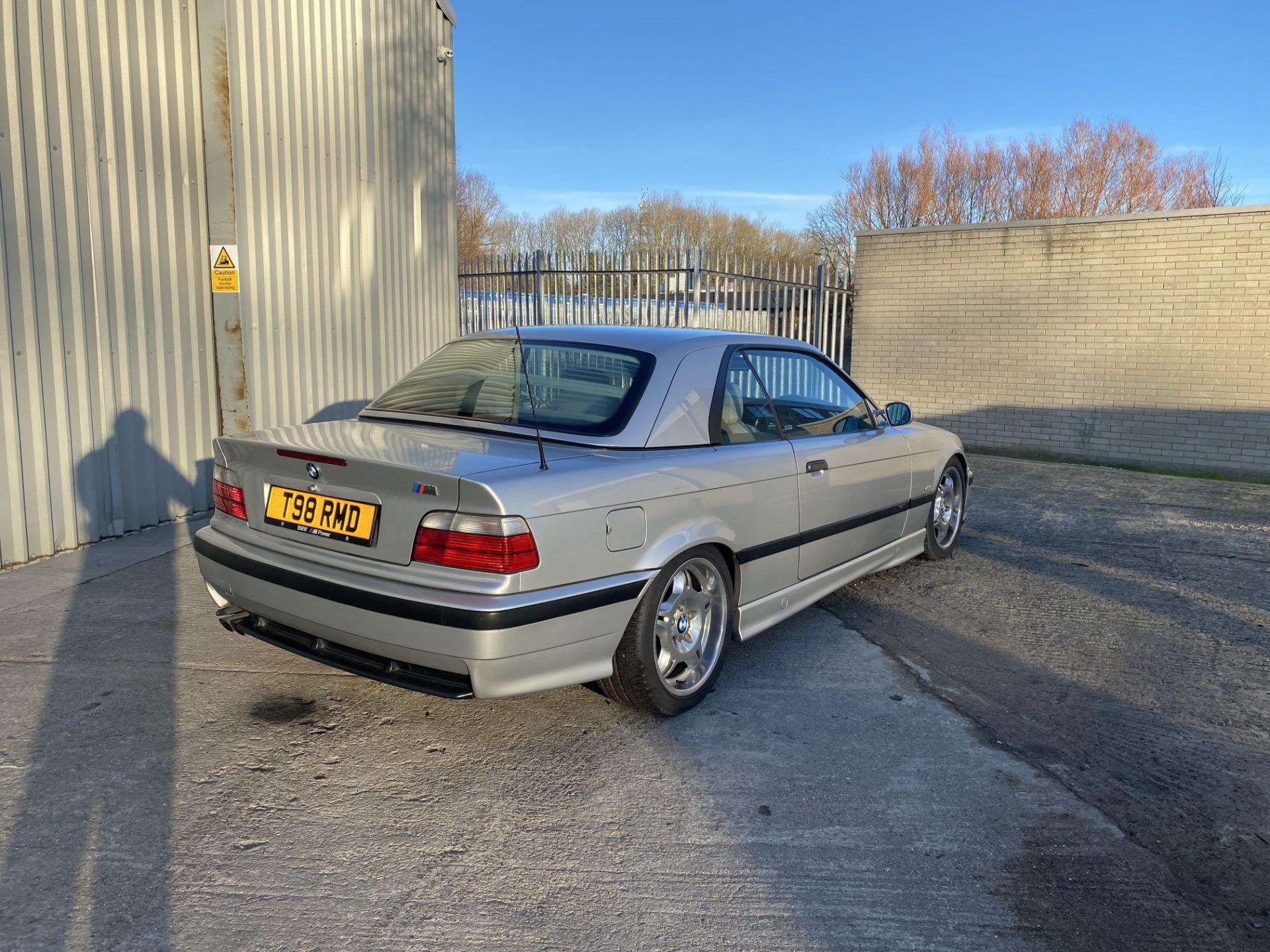 BMW 323i - Image 6 of 50