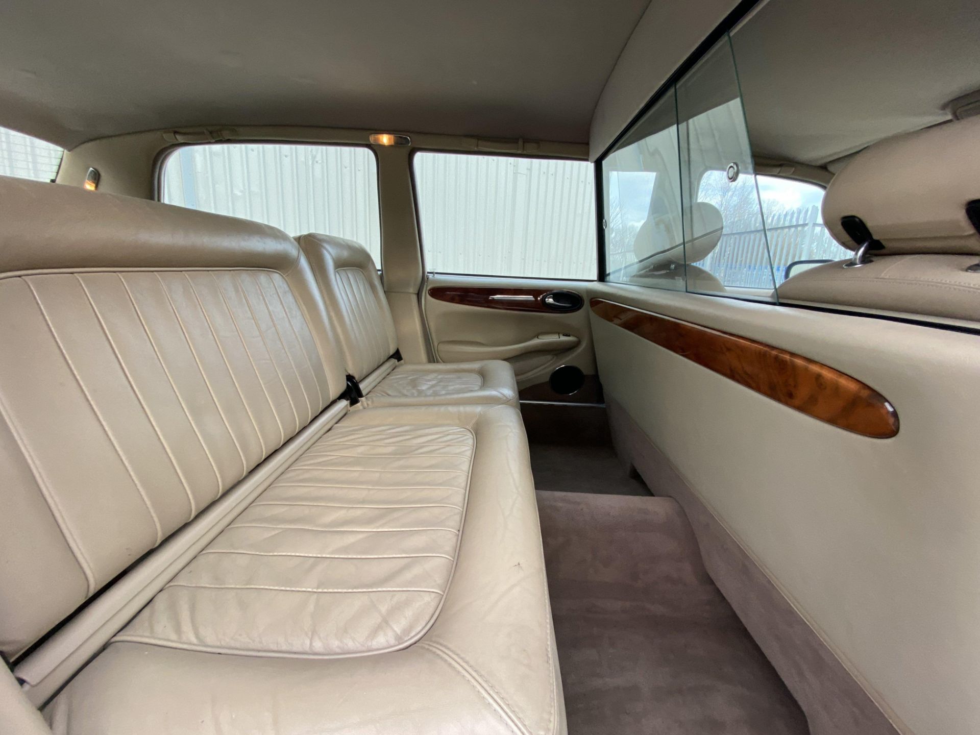 Daimler V8 6 Door Limo - Image 23 of 33