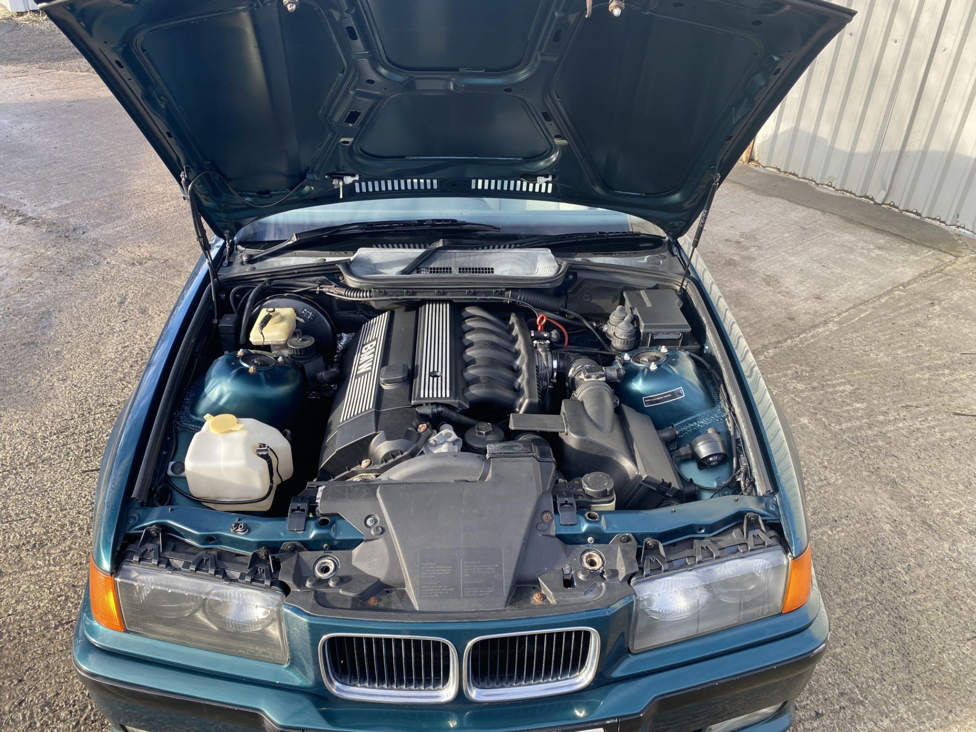 BMW 328i - Image 31 of 34