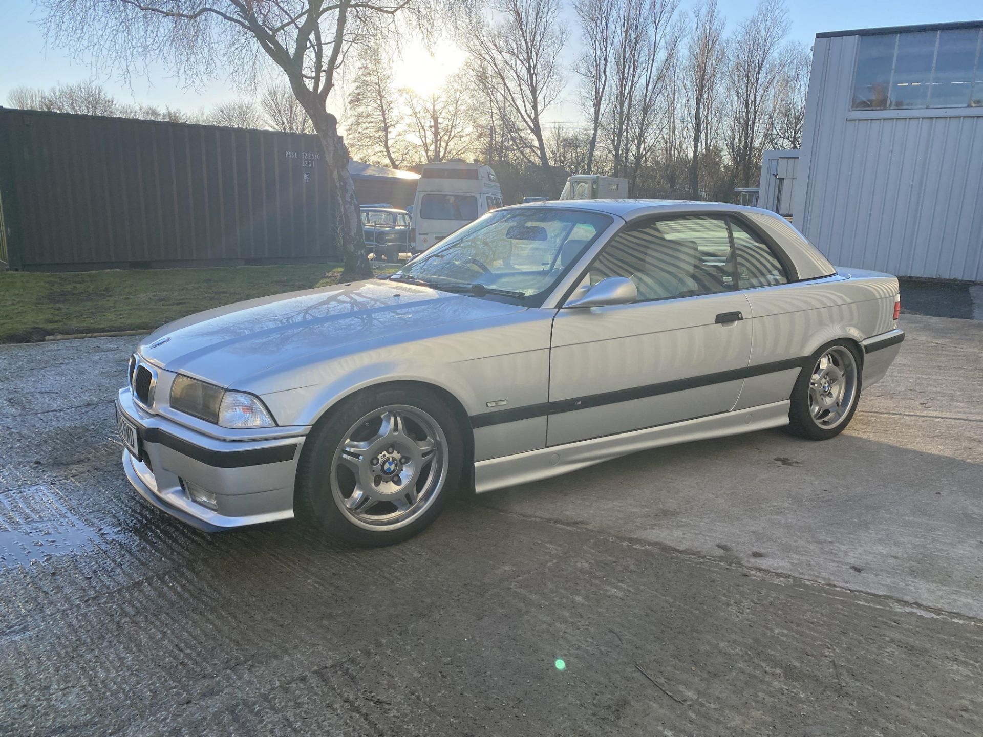 BMW 323i - Image 12 of 50