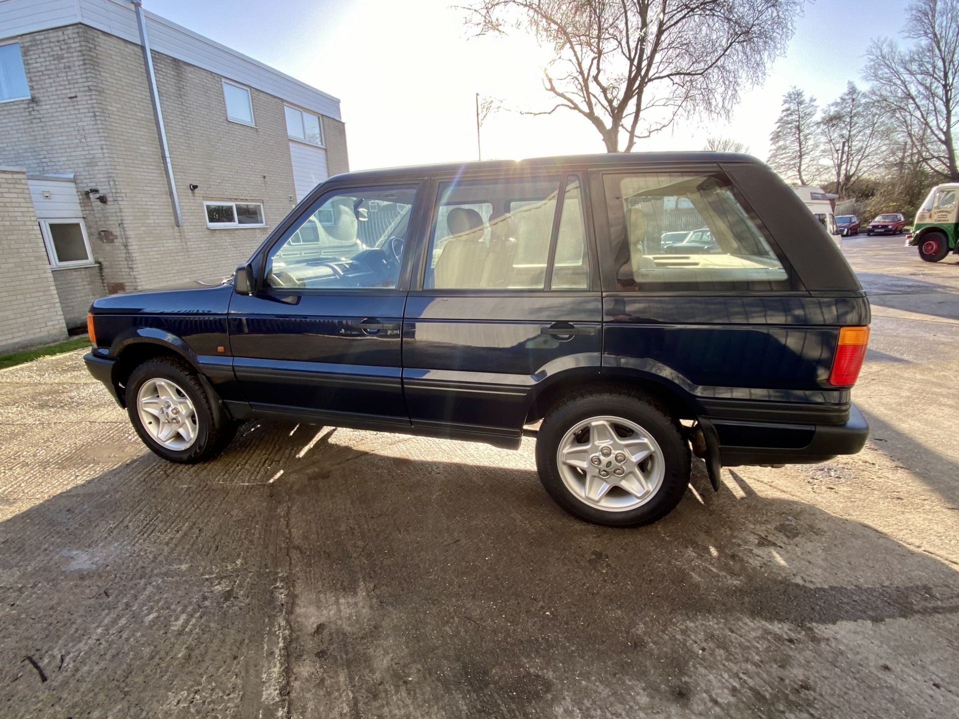 Land Rover Range Rover 4.6 - Image 8 of 40