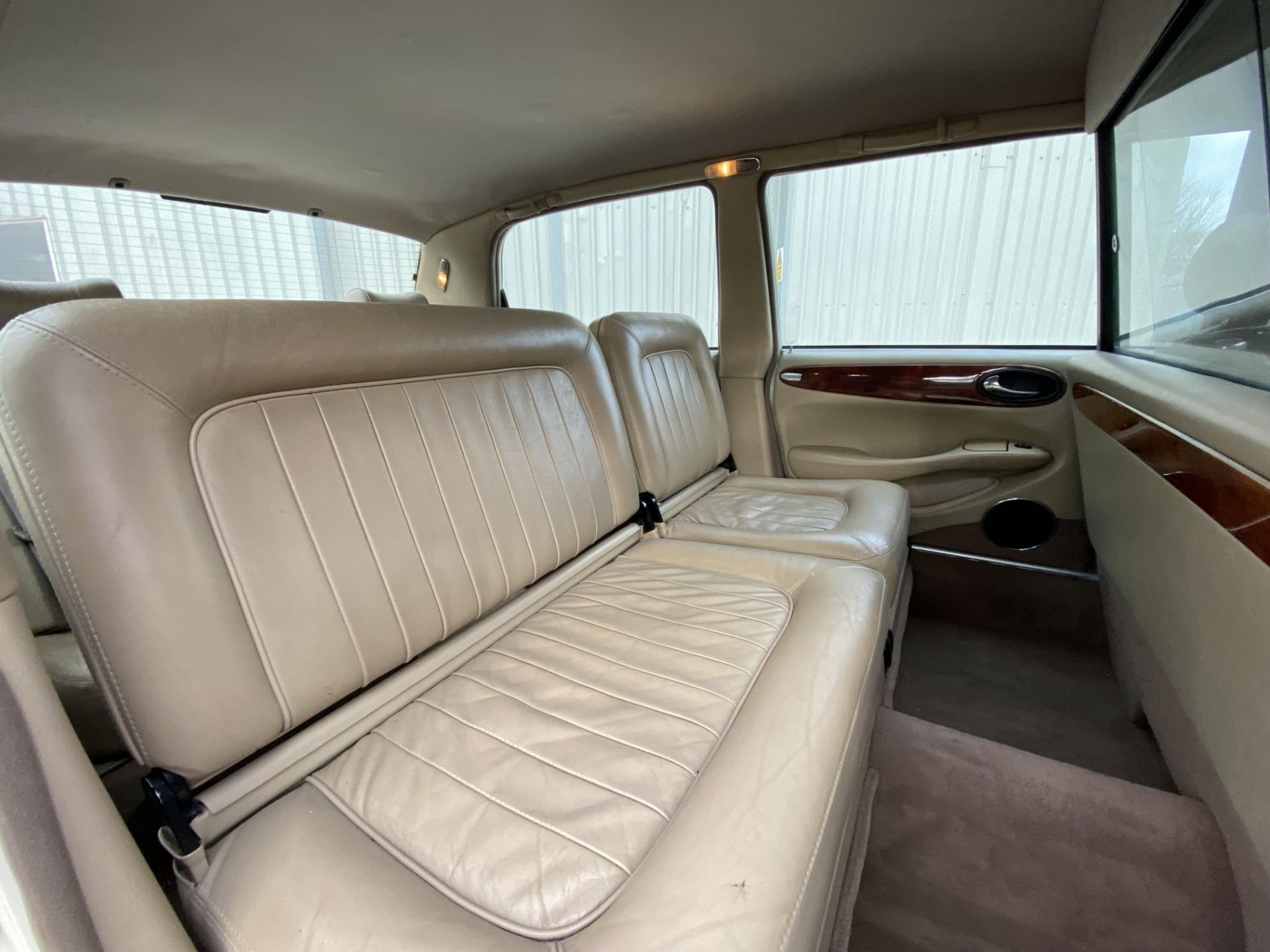 Daimler V8 6 Door Limo - Image 24 of 33