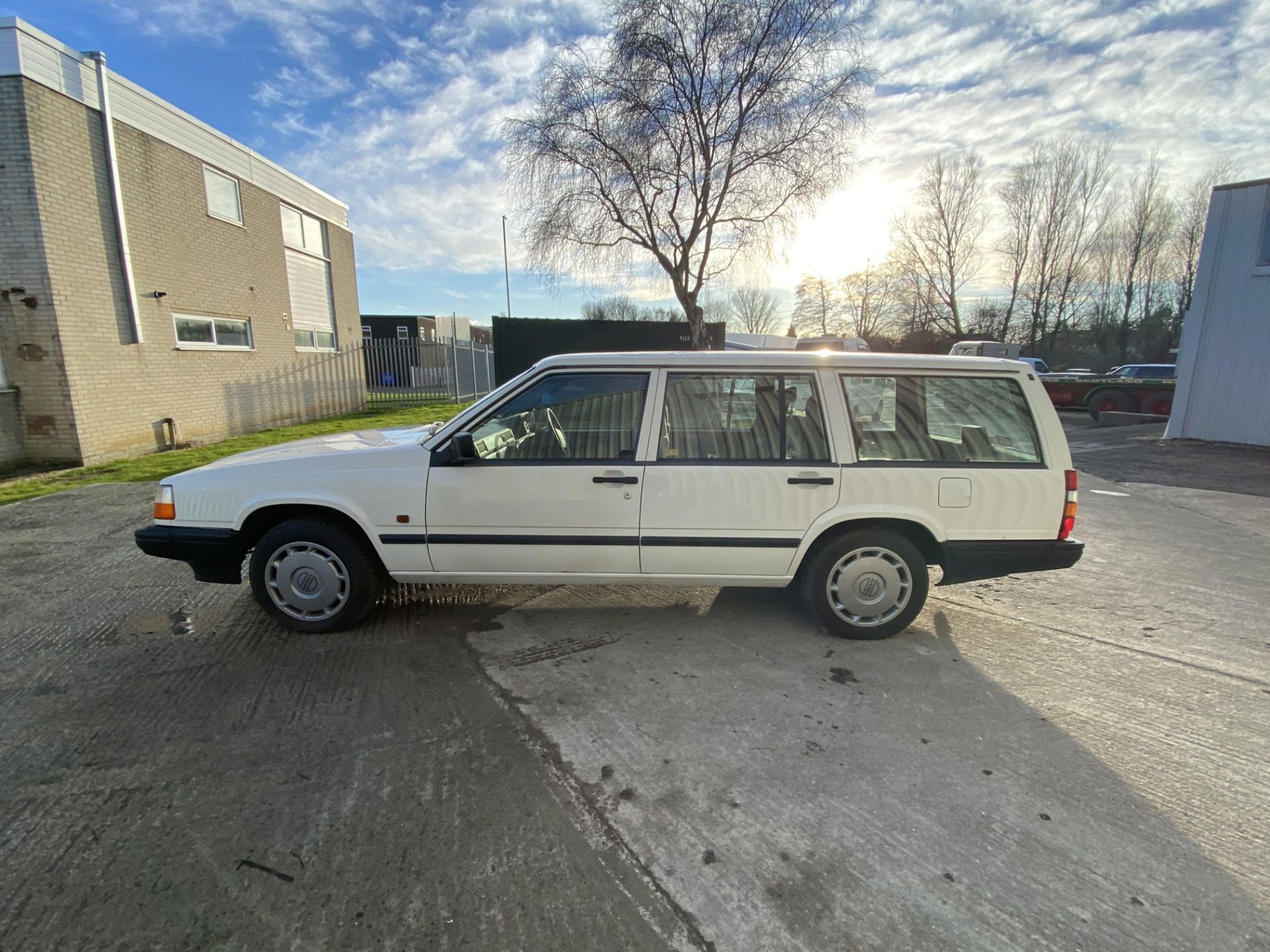 Volvo 940 - Image 9 of 36