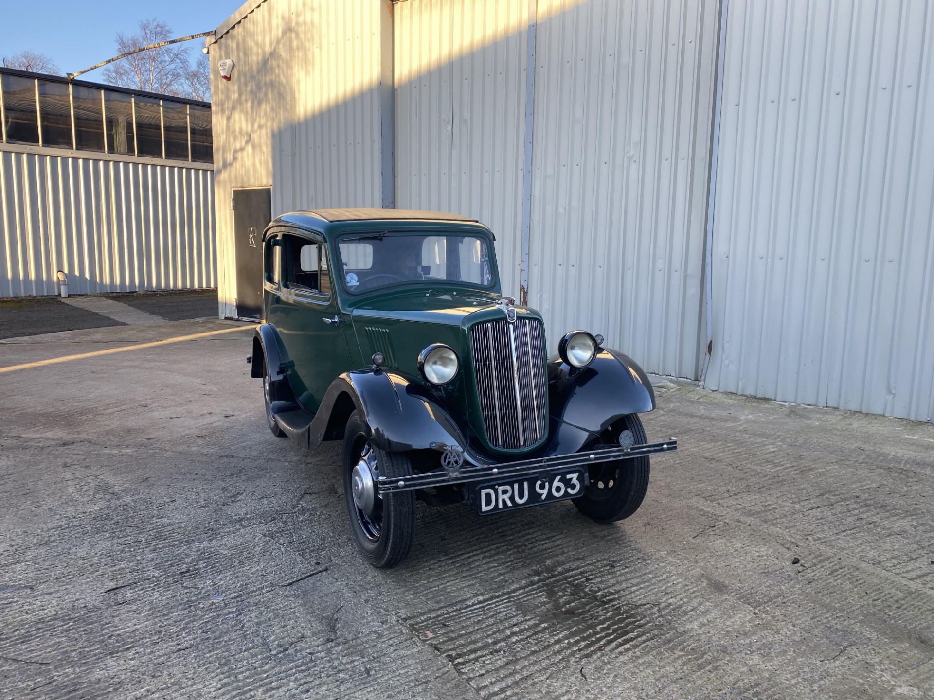 Morris Eight - Image 15 of 36