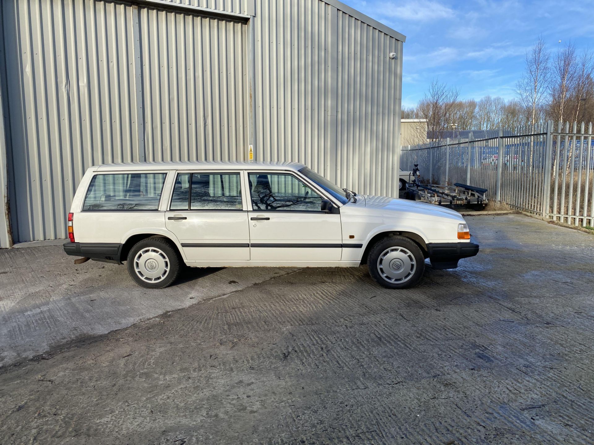 Volvo 940 - Image 3 of 36