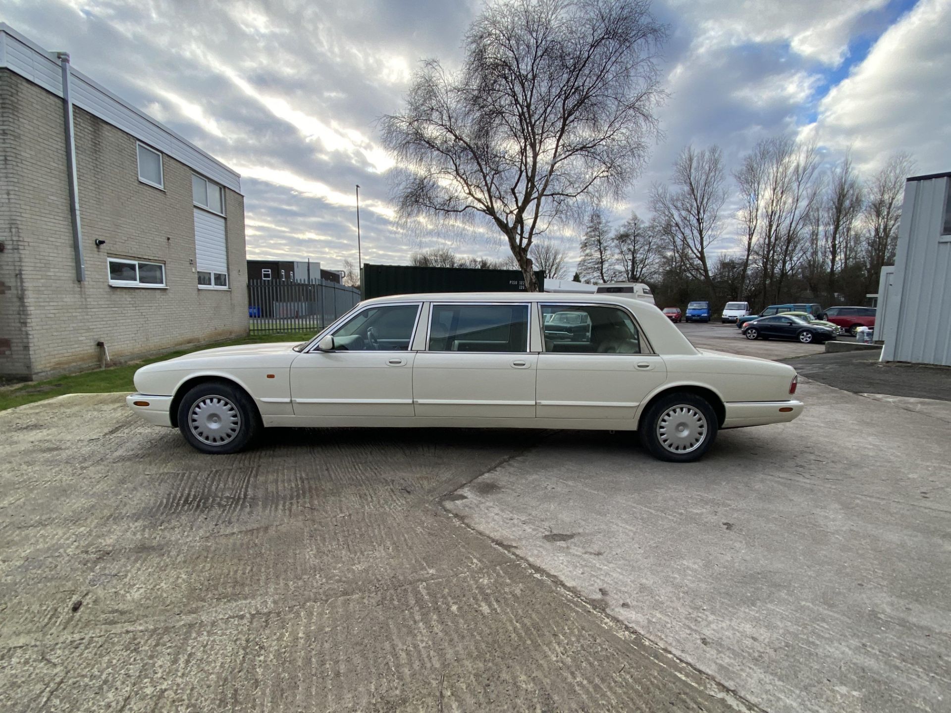 Daimler V8 6 Door Limo - Image 13 of 33