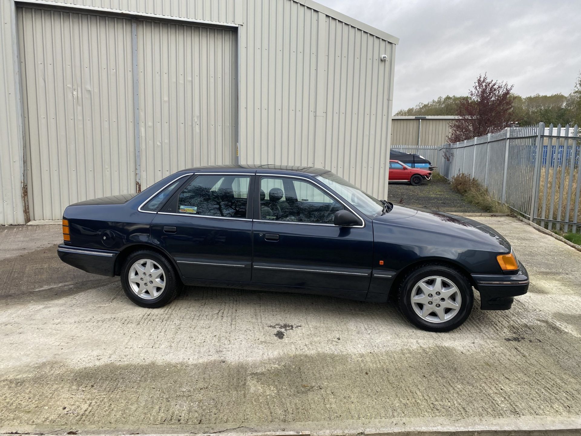 Ford Granada 2.0 GL - Image 2 of 40