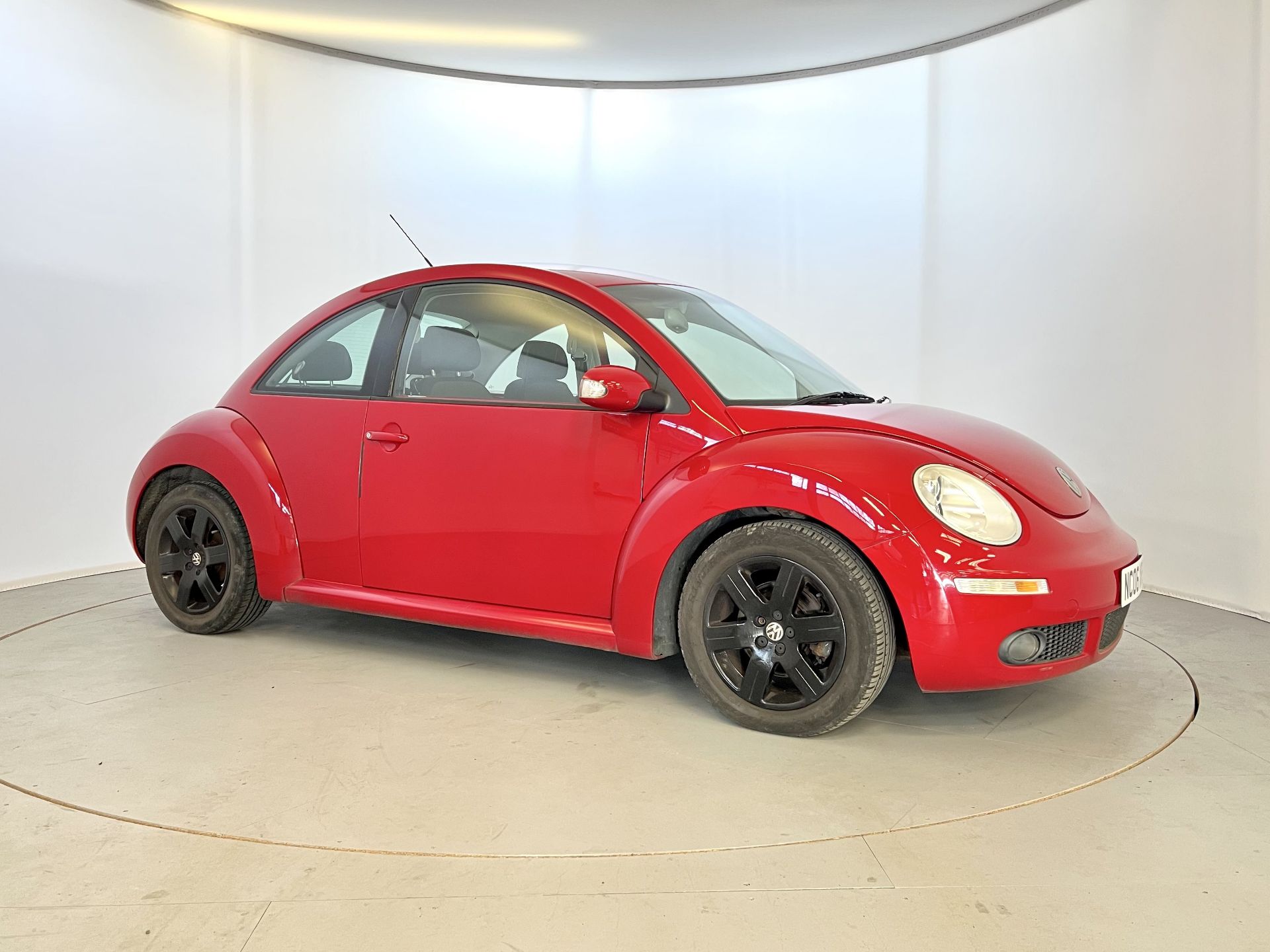 Volkswagen Beetle Luna - Image 2 of 32