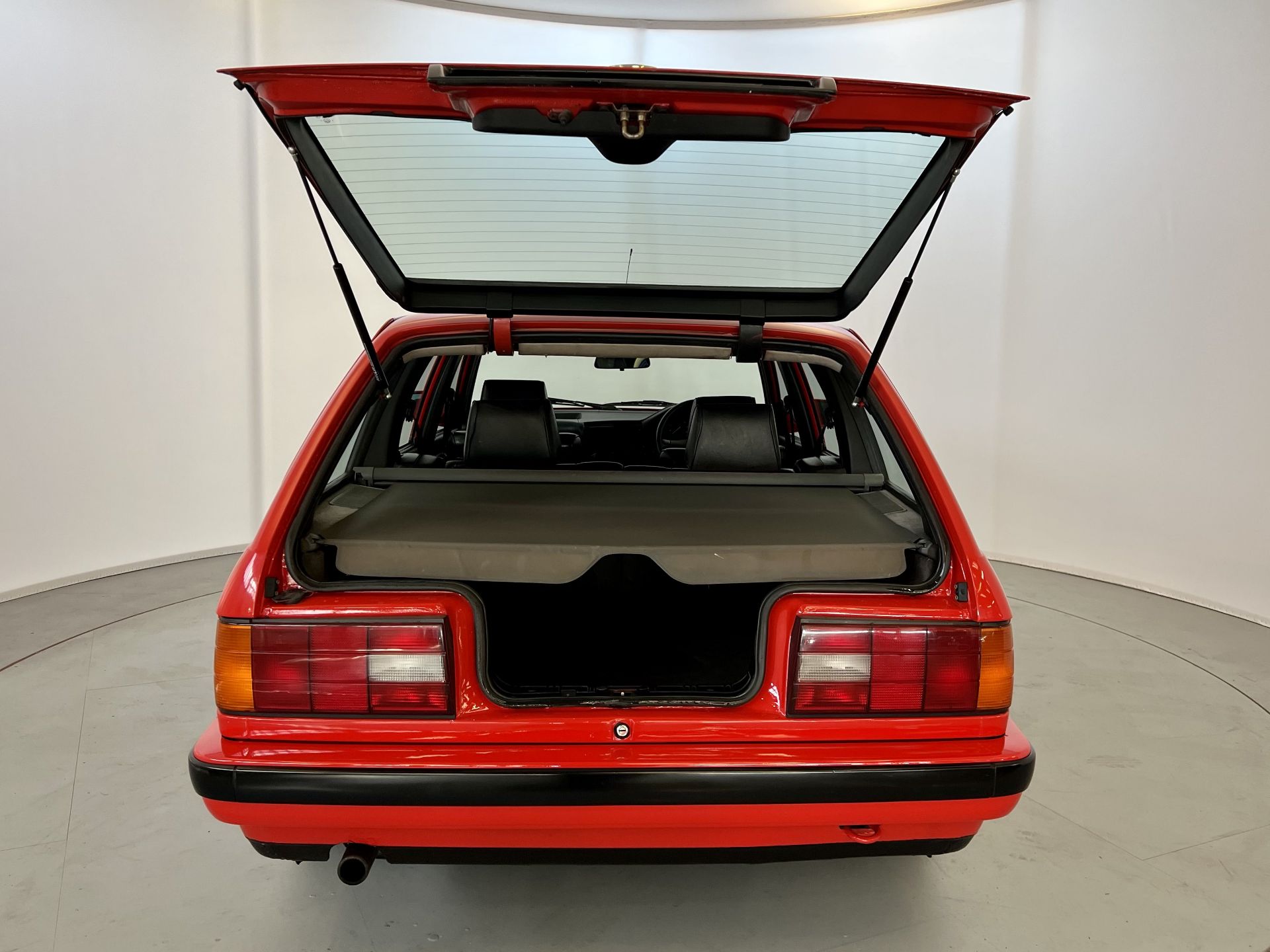 BMW 318 Touring - Image 30 of 37